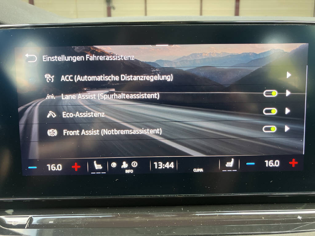 SKODA Octavia Combi 2.0 TDI Ambition 4x4 DSG-image-18