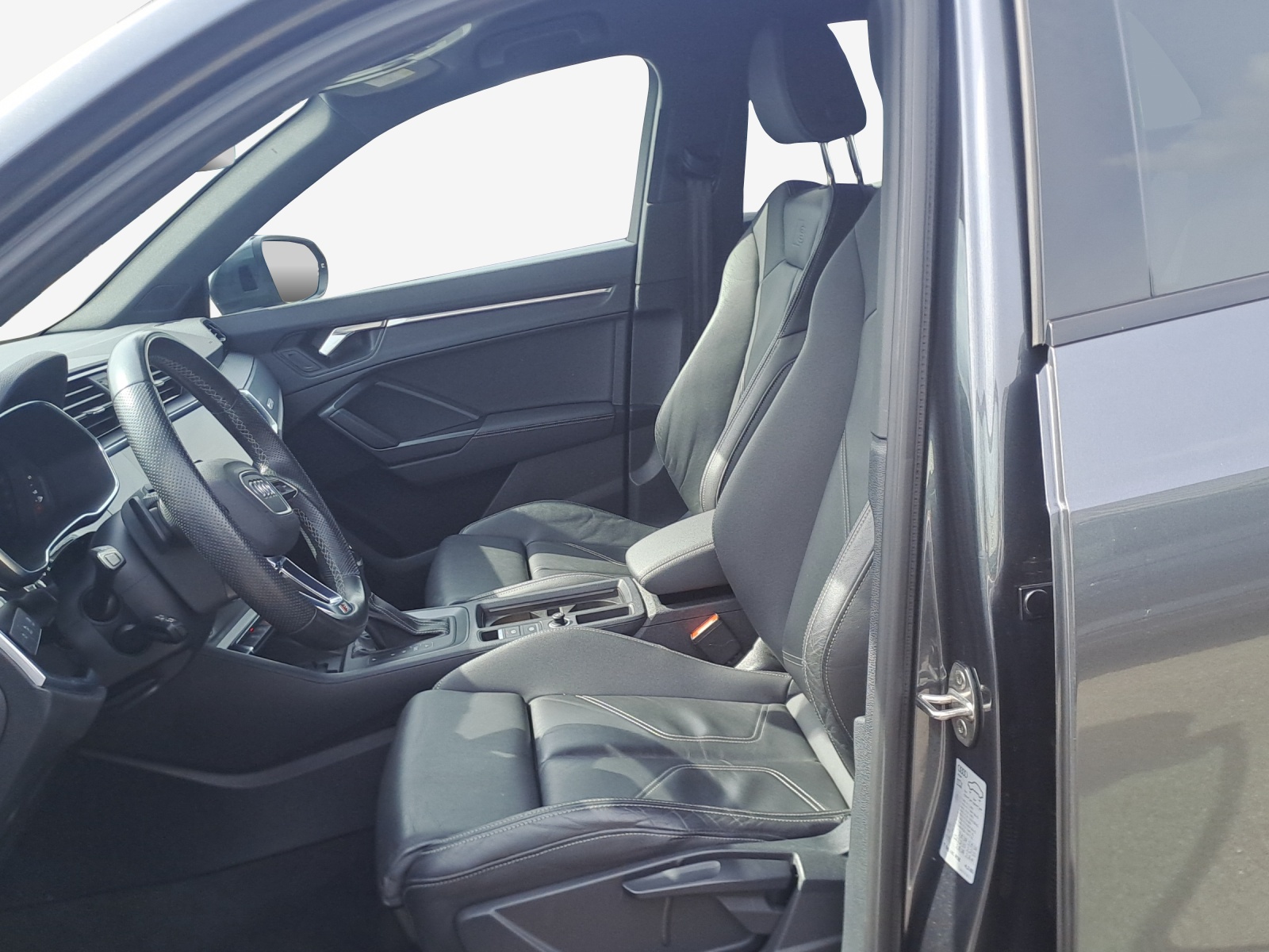 AUDI Q3 35 TFSI S line Attraction S-tronic-image-6