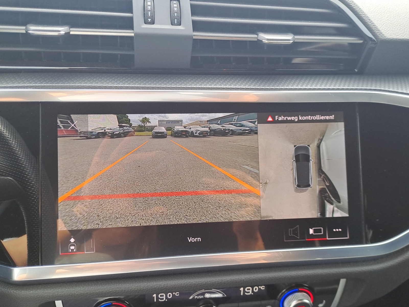 AUDI Q3 35 TFSI S line Attraction S-tronic-image-13