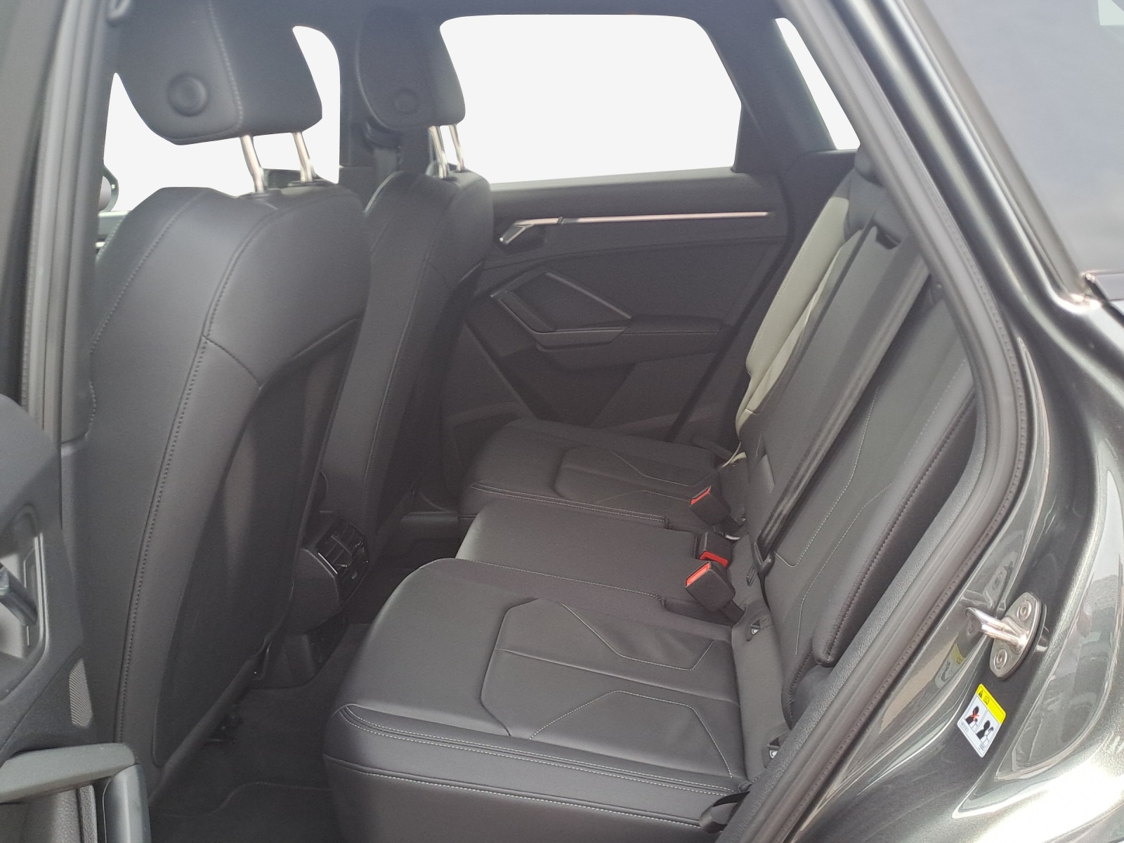 AUDI Q3 35 TFSI S line Attraction S-tronic-image-10