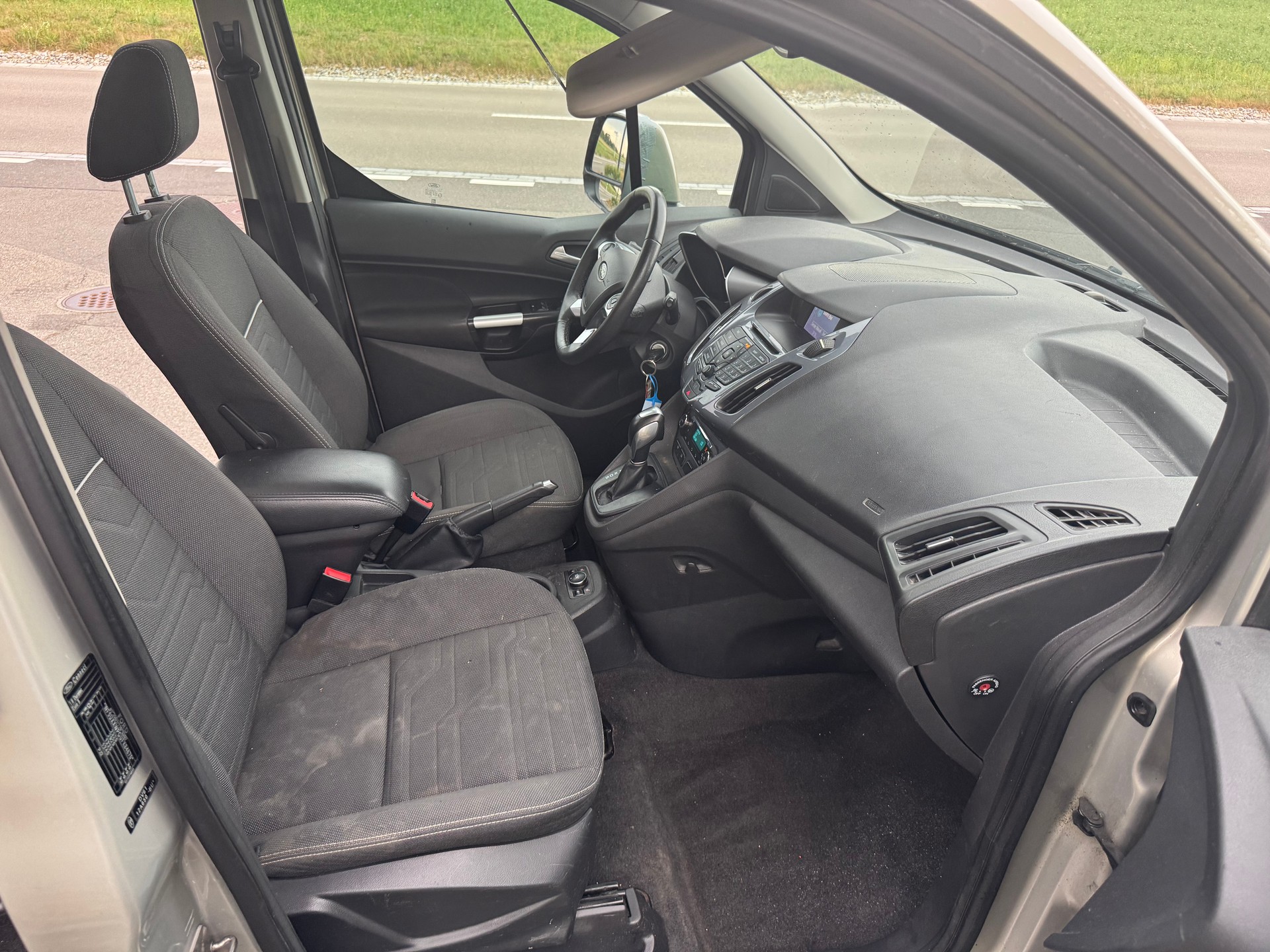 FORD Grand Tourneo Connect 1.6 SCTi Trend Automatic-image-12