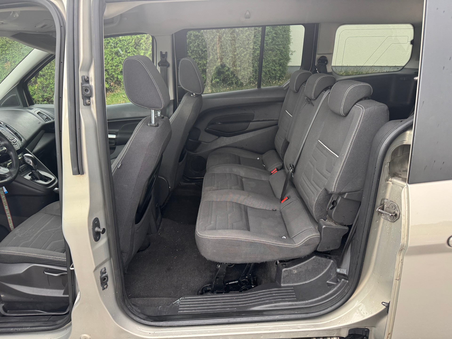 FORD Grand Tourneo Connect 1.6 SCTi Trend Automatic-image-9