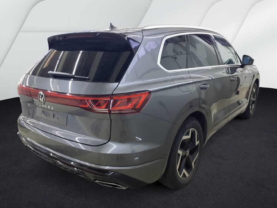 VW Touareg 3.0 TDI R-Line Tiptronic-image-1