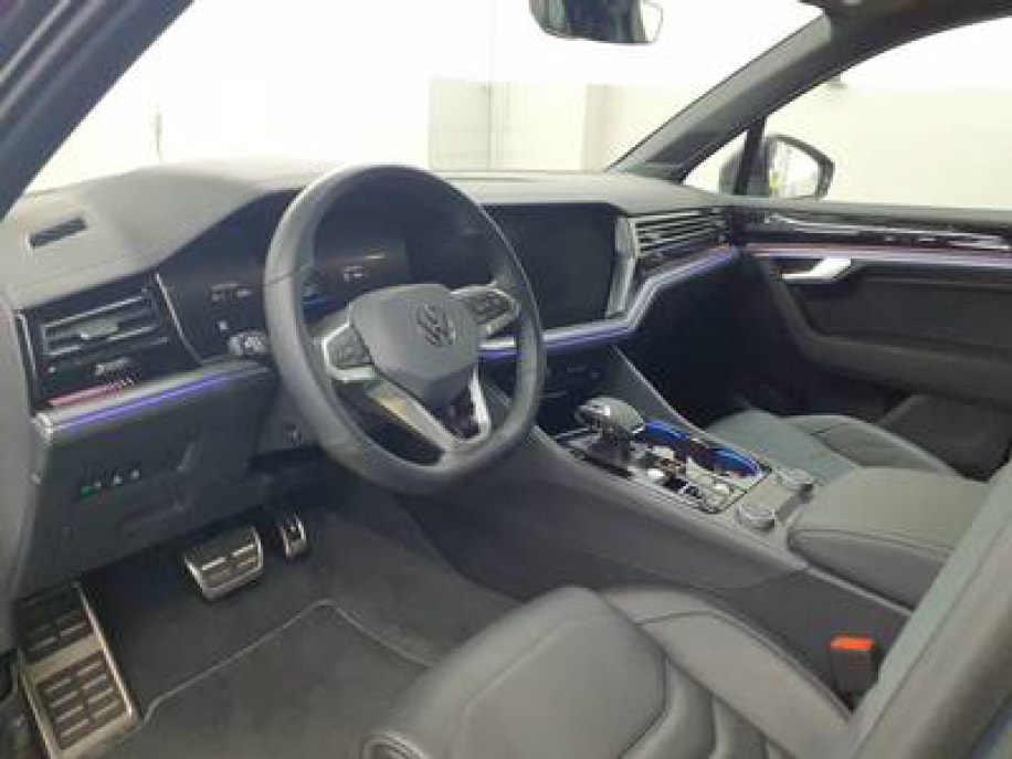 VW Touareg 3.0 TDI R-Line Tiptronic-image-2