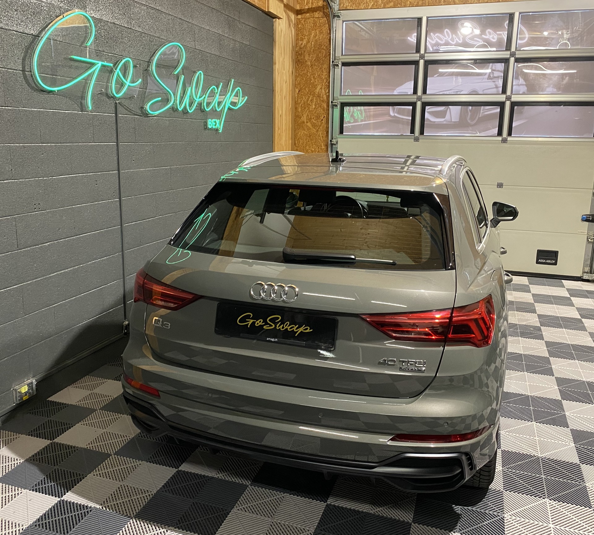 AUDI Q3 40 TFSI S line quattro S-tronic-image-4