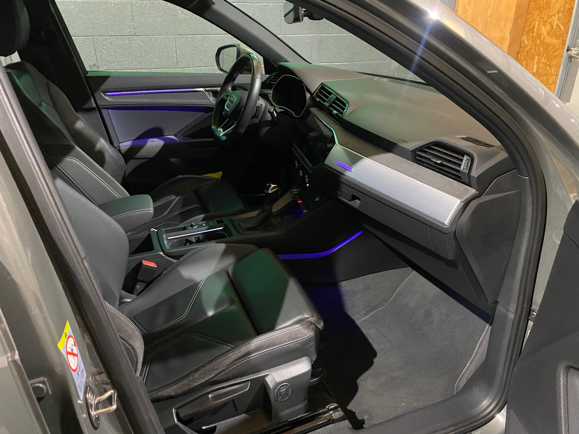 AUDI Q3 40 TFSI S line quattro S-tronic-image-26