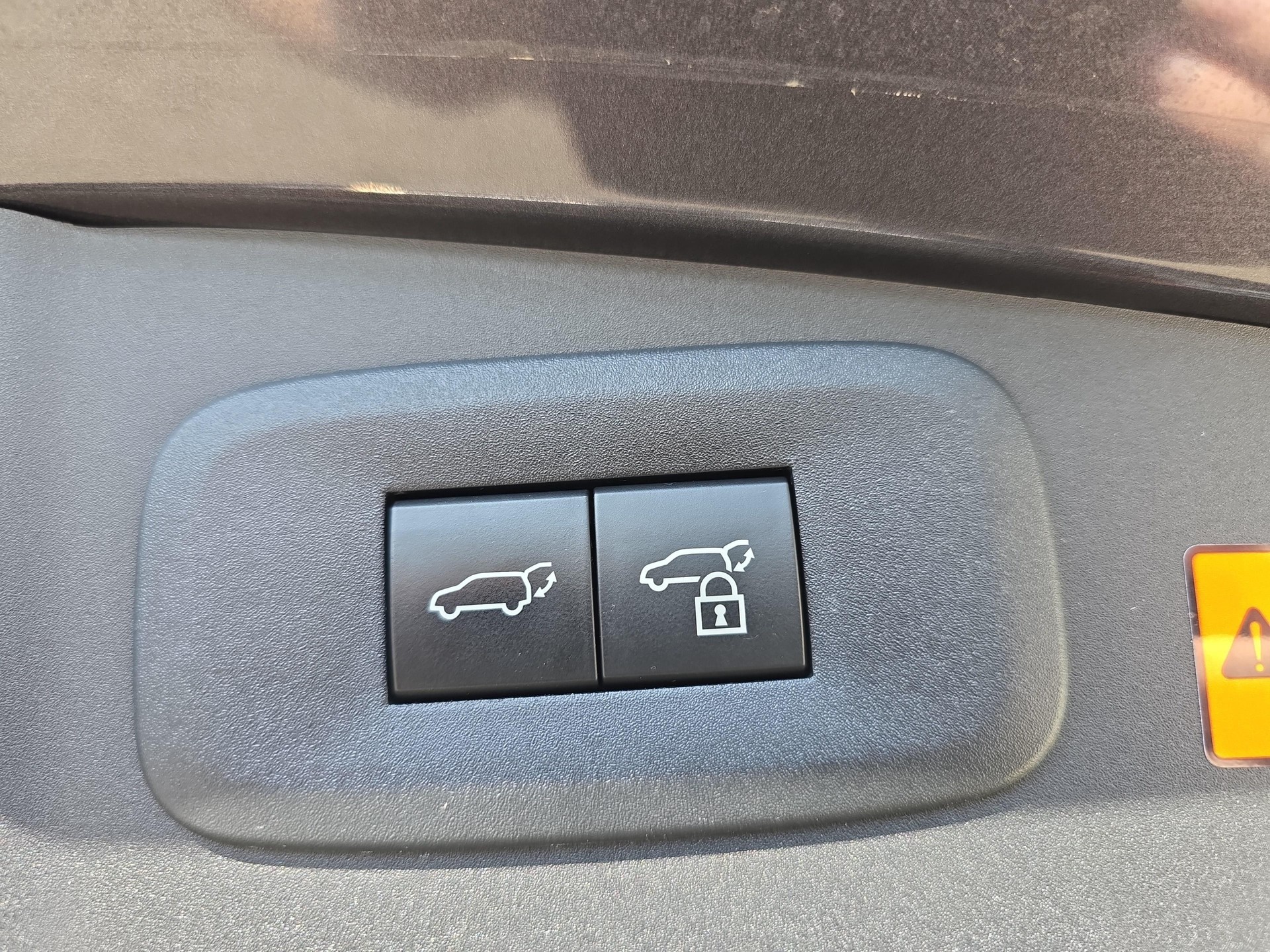 LEXUS RZ 450e Comfort-image-19