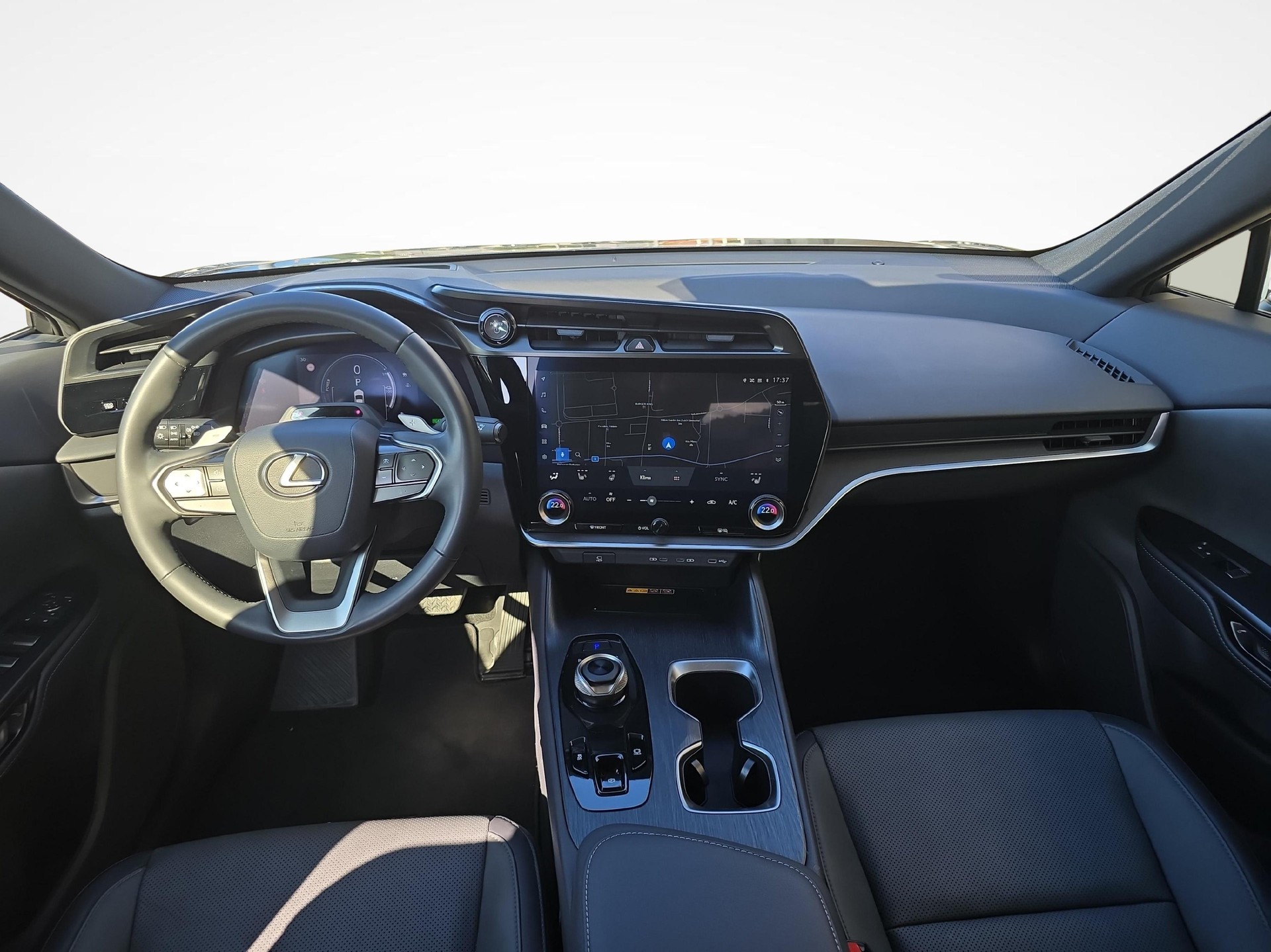 LEXUS RZ 450e Comfort-image-9