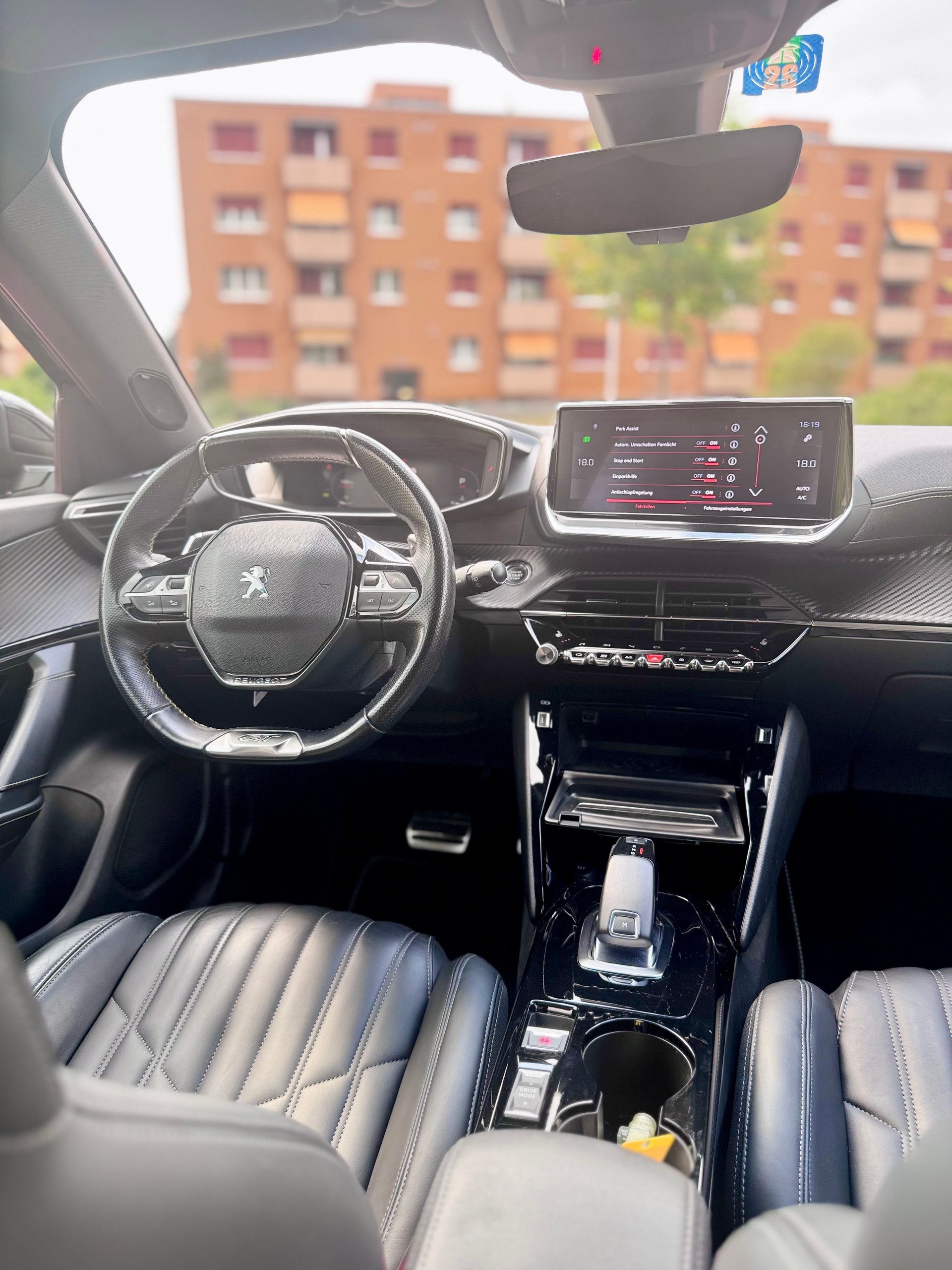 PEUGEOT 2008 1.2 PureTech GT EAT8-image-11
