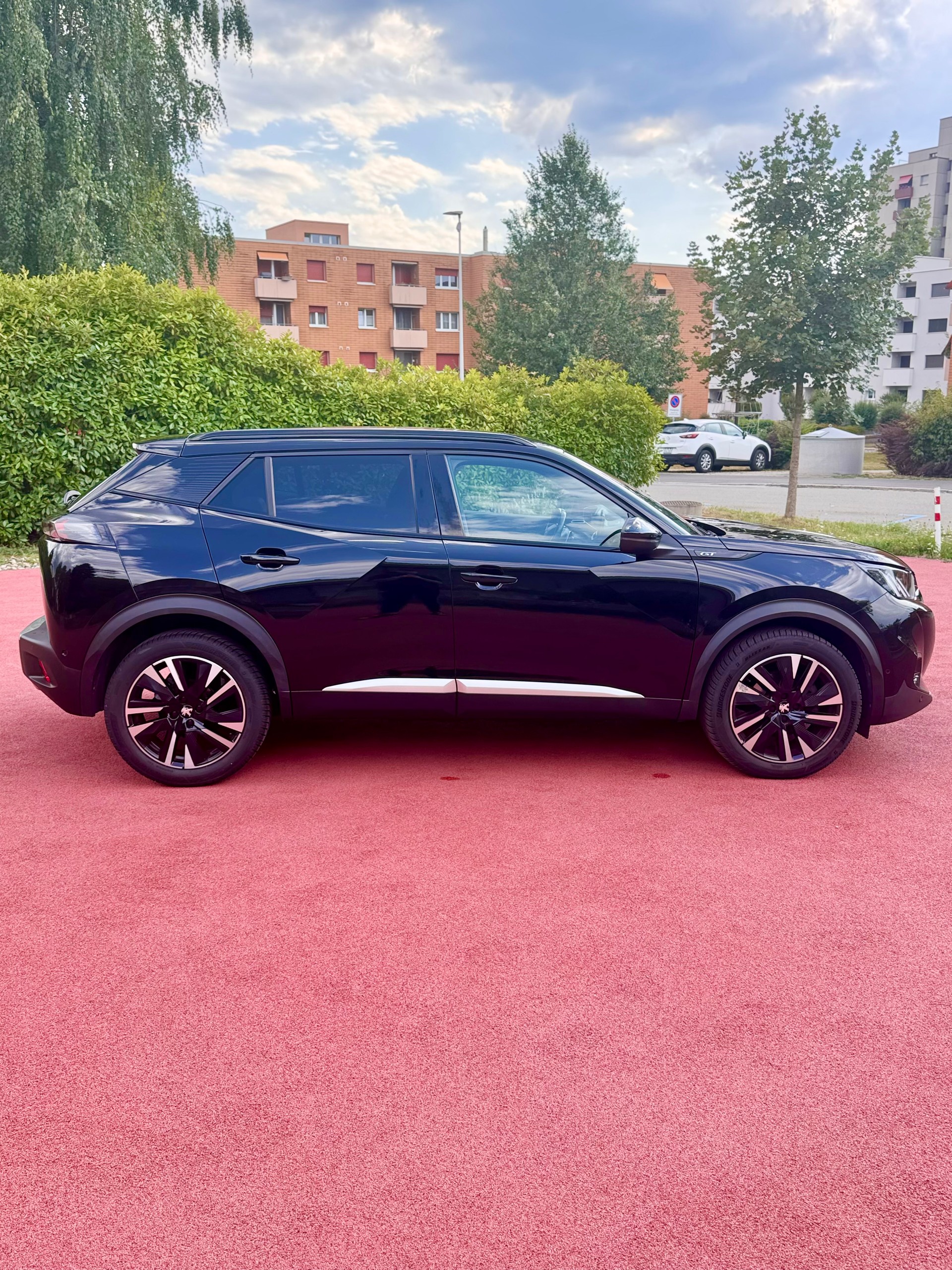 PEUGEOT 2008 1.2 PureTech GT EAT8-image-3