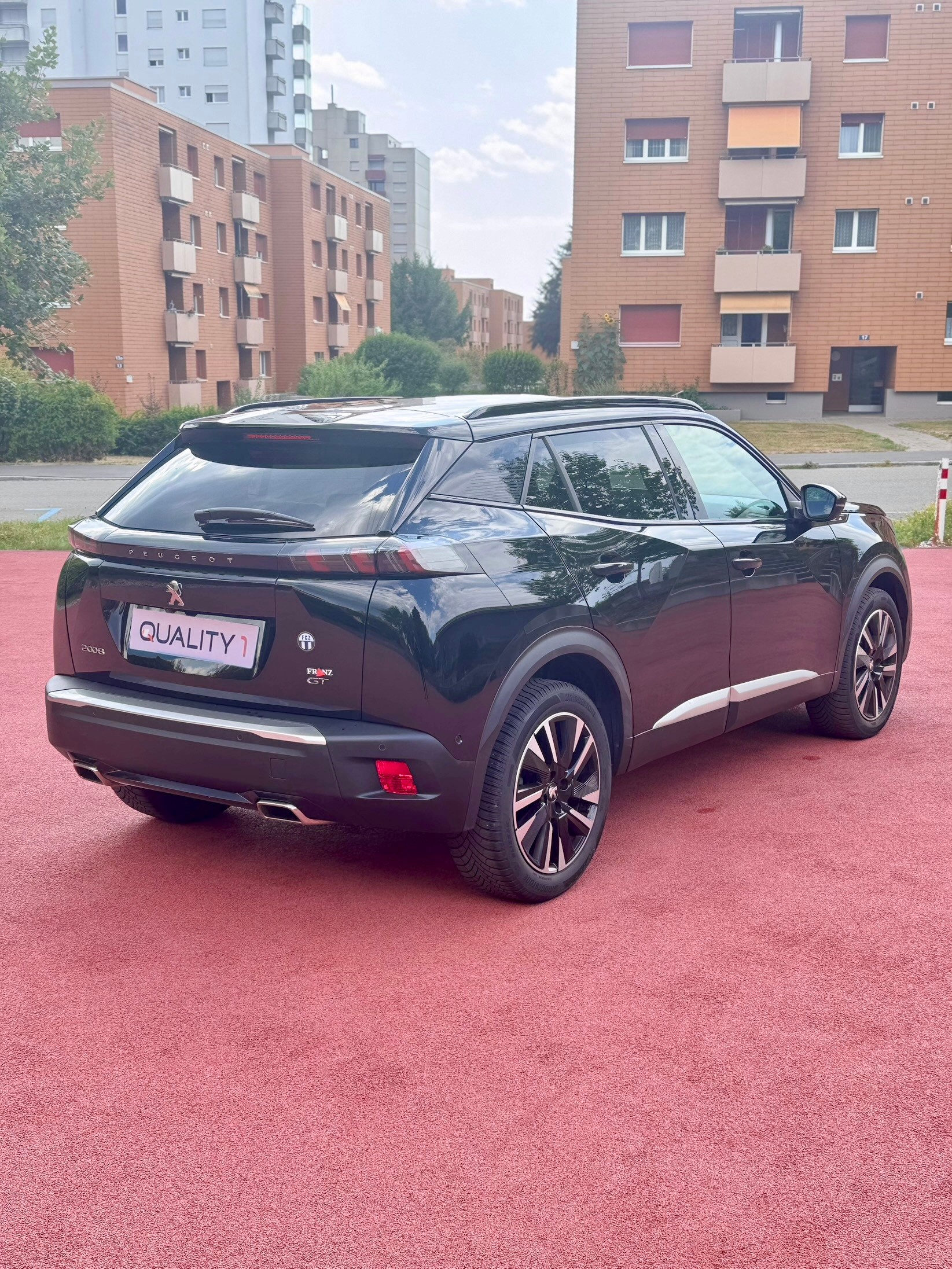 PEUGEOT 2008 1.2 PureTech GT EAT8-image-4