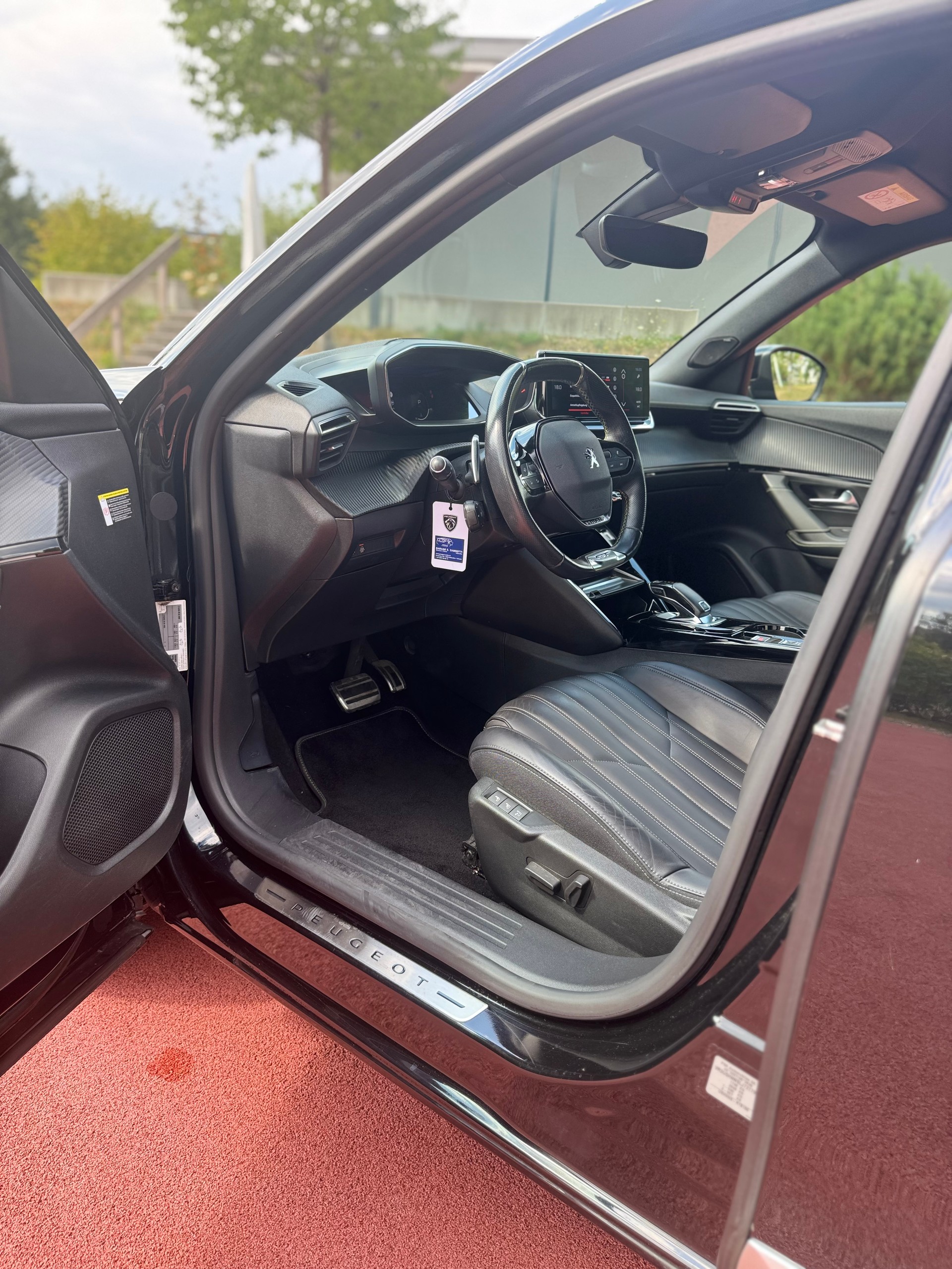 PEUGEOT 2008 1.2 PureTech GT EAT8-image-13
