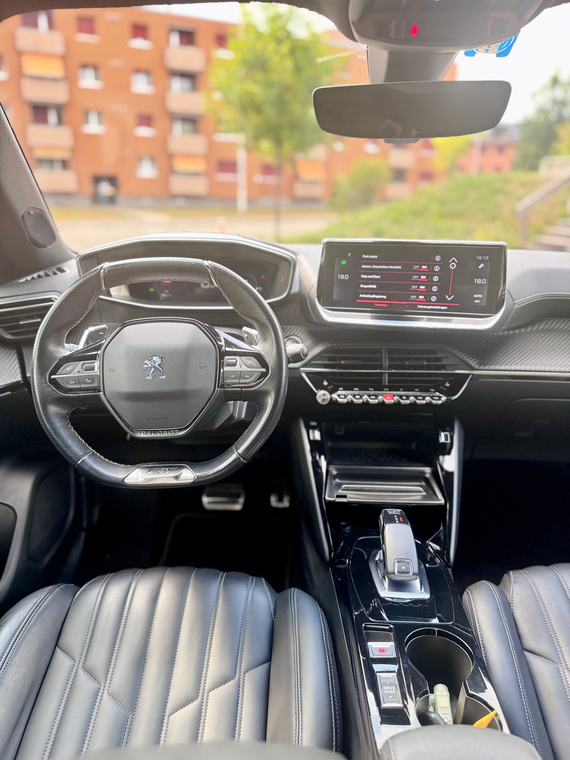 PEUGEOT 2008 1.2 PureTech GT EAT8-image-12