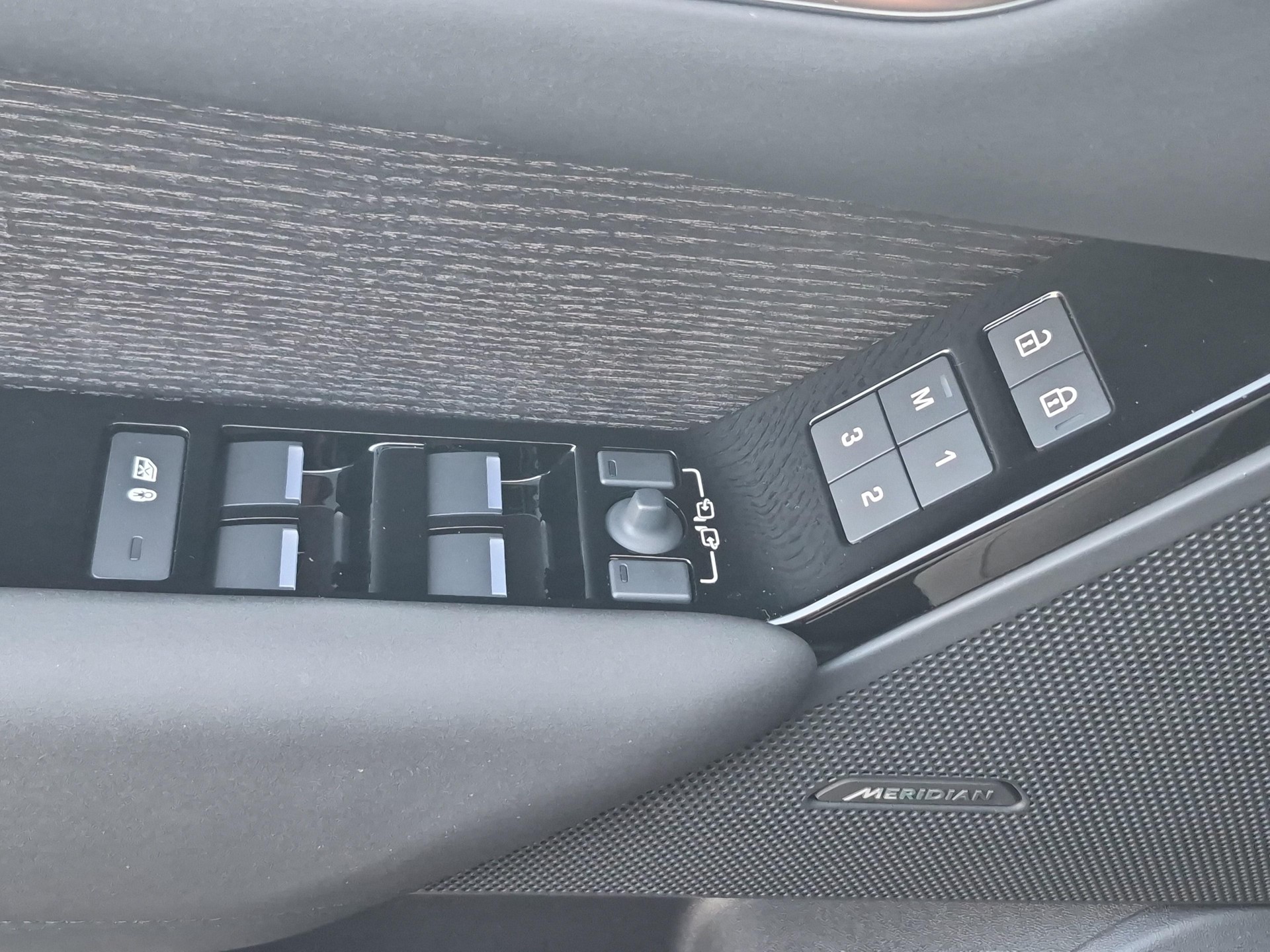 LAND ROVER Range Rover Velar 2.0 P400e Dynamic SE-image-17