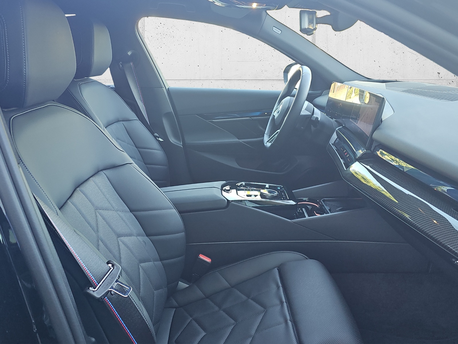 BMW i5 xDr 40 Tour M SportPro-image-17