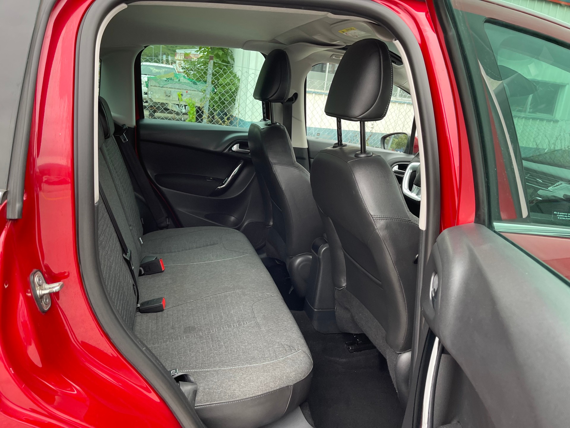 CITROEN C3 1.2i PureTech Exclusive-image-16