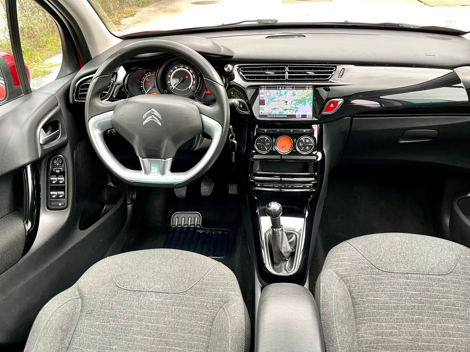 CITROEN C3 1.2i PureTech Exclusive-image-1