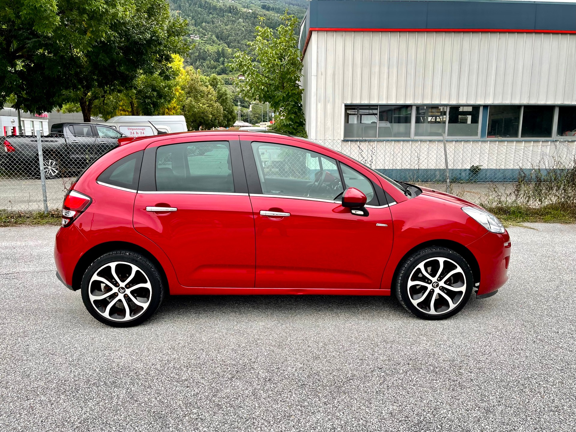 CITROEN C3 1.2i PureTech Exclusive-image-17