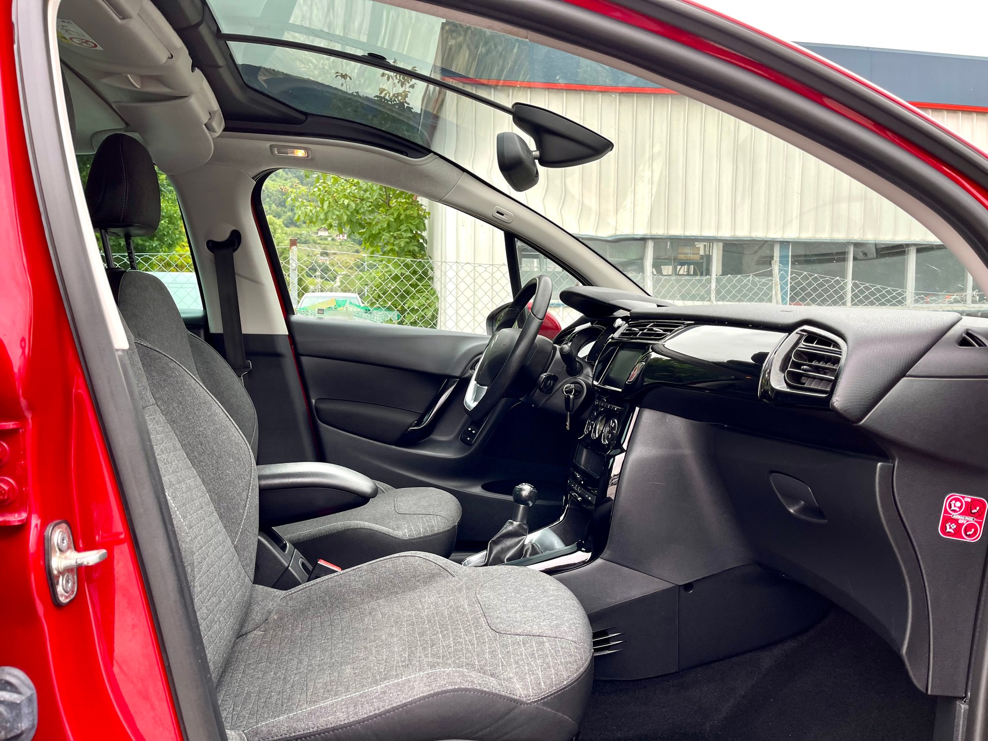 CITROEN C3 1.2i PureTech Exclusive-image-4
