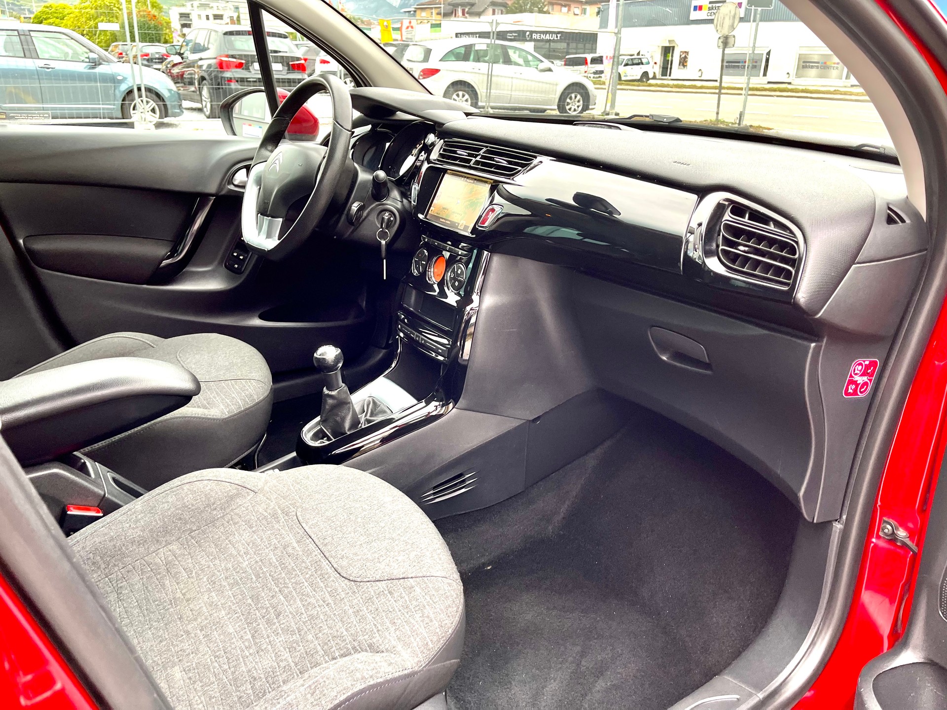 CITROEN C3 1.2i PureTech Exclusive-image-11
