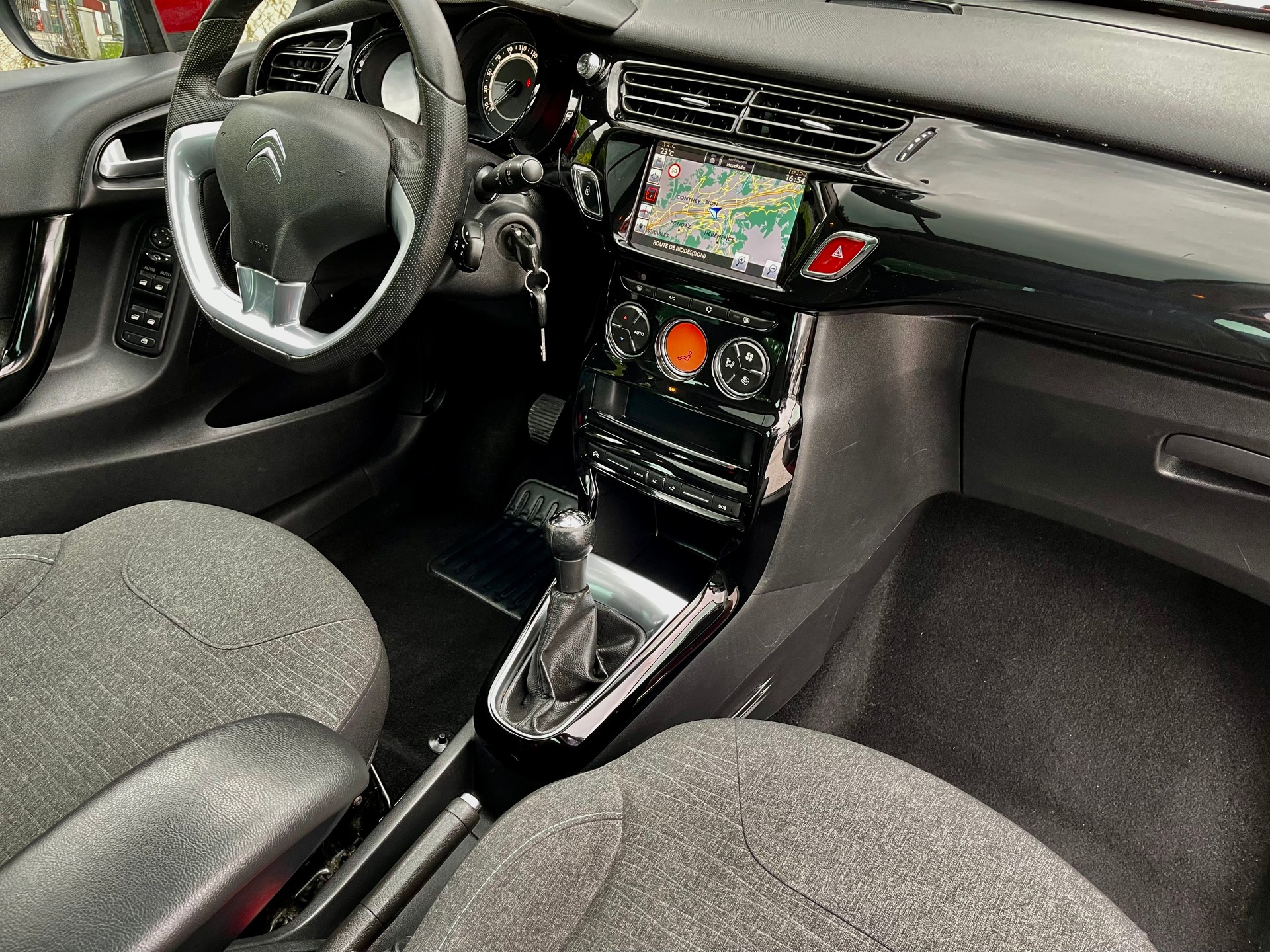 CITROEN C3 1.2i PureTech Exclusive-image-19