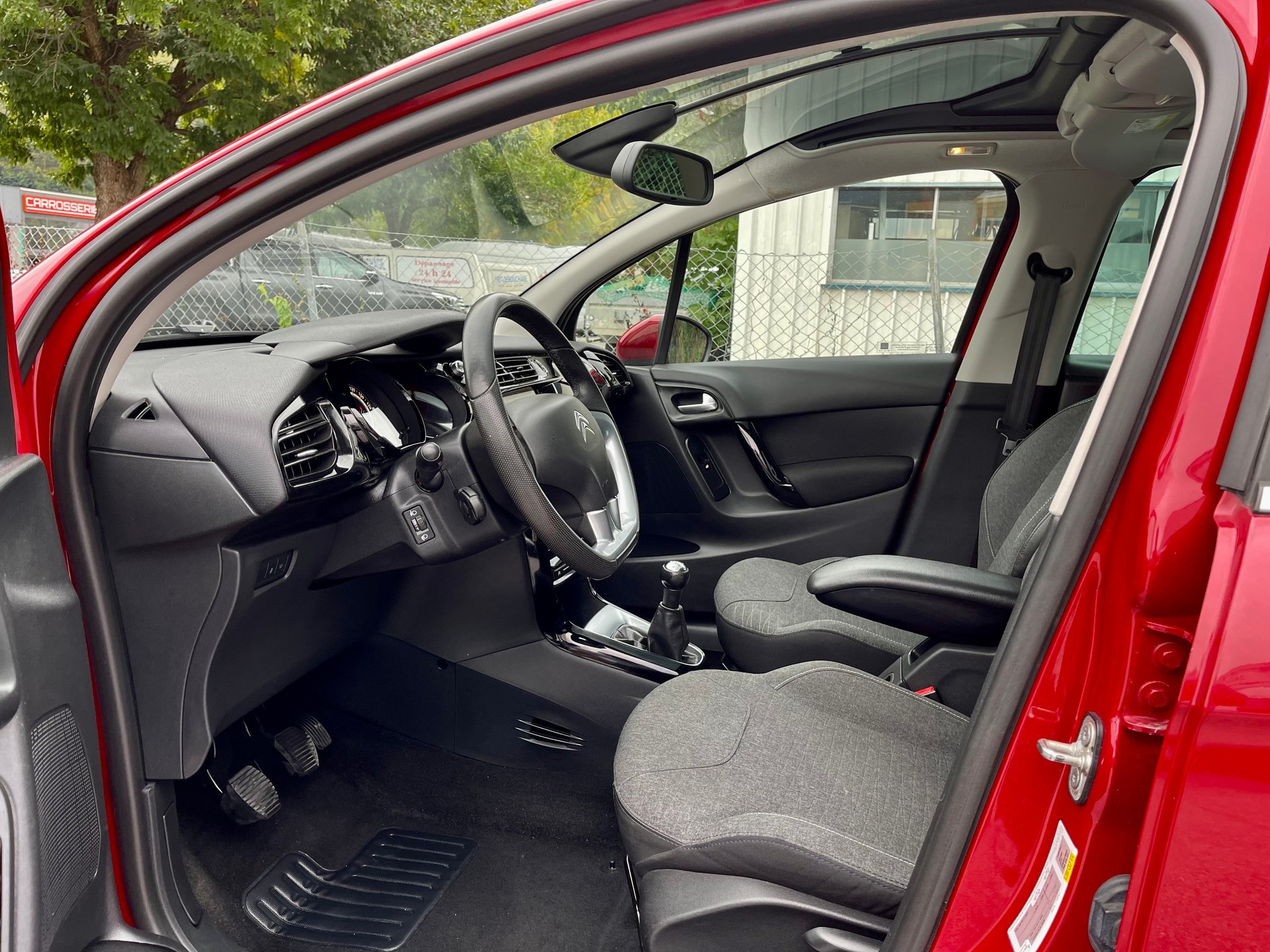 CITROEN C3 1.2i PureTech Exclusive-image-28