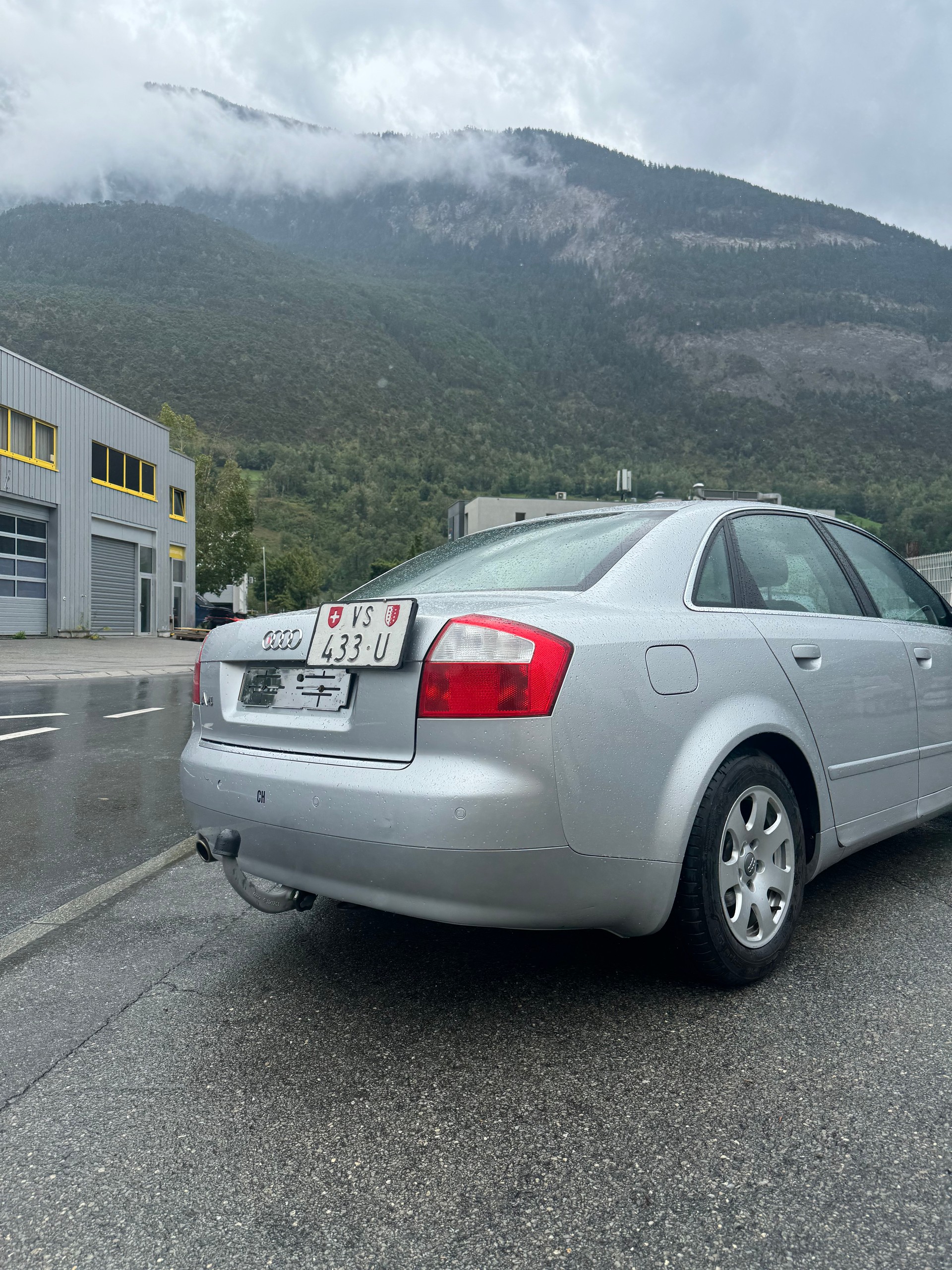 AUDI A4 2.0-image-2