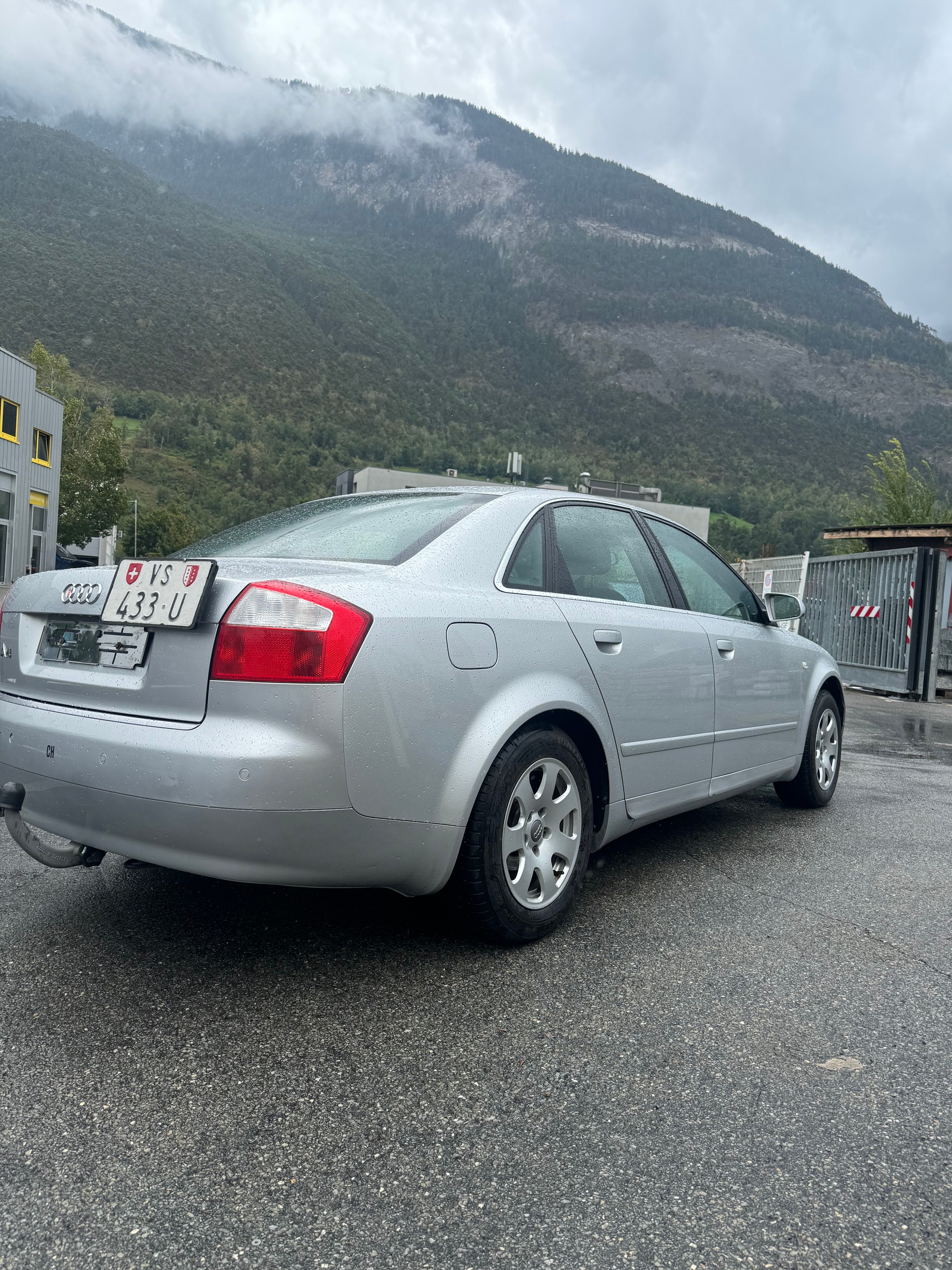 AUDI A4 2.0-image-3
