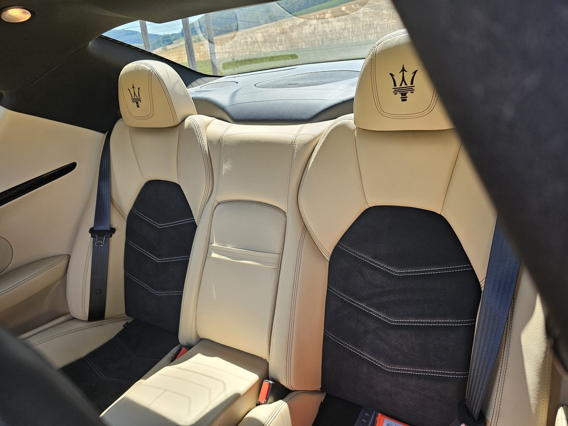 MASERATI GRANTURISMO SPORT AUTOMATICA-showroom-element-3