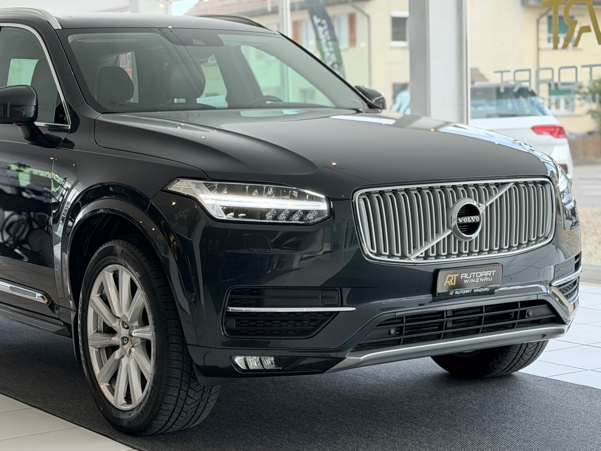 VOLVO XC90 D5 AWD Inscription Geartronic **Frisch ab MFK & Service**-showroom-element-3