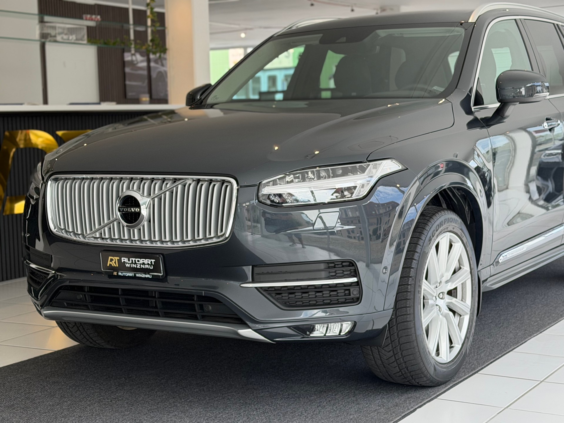 VOLVO XC90 D5 AWD Inscription Geartronic **Frisch ab MFK & Service**-showroom-element-1