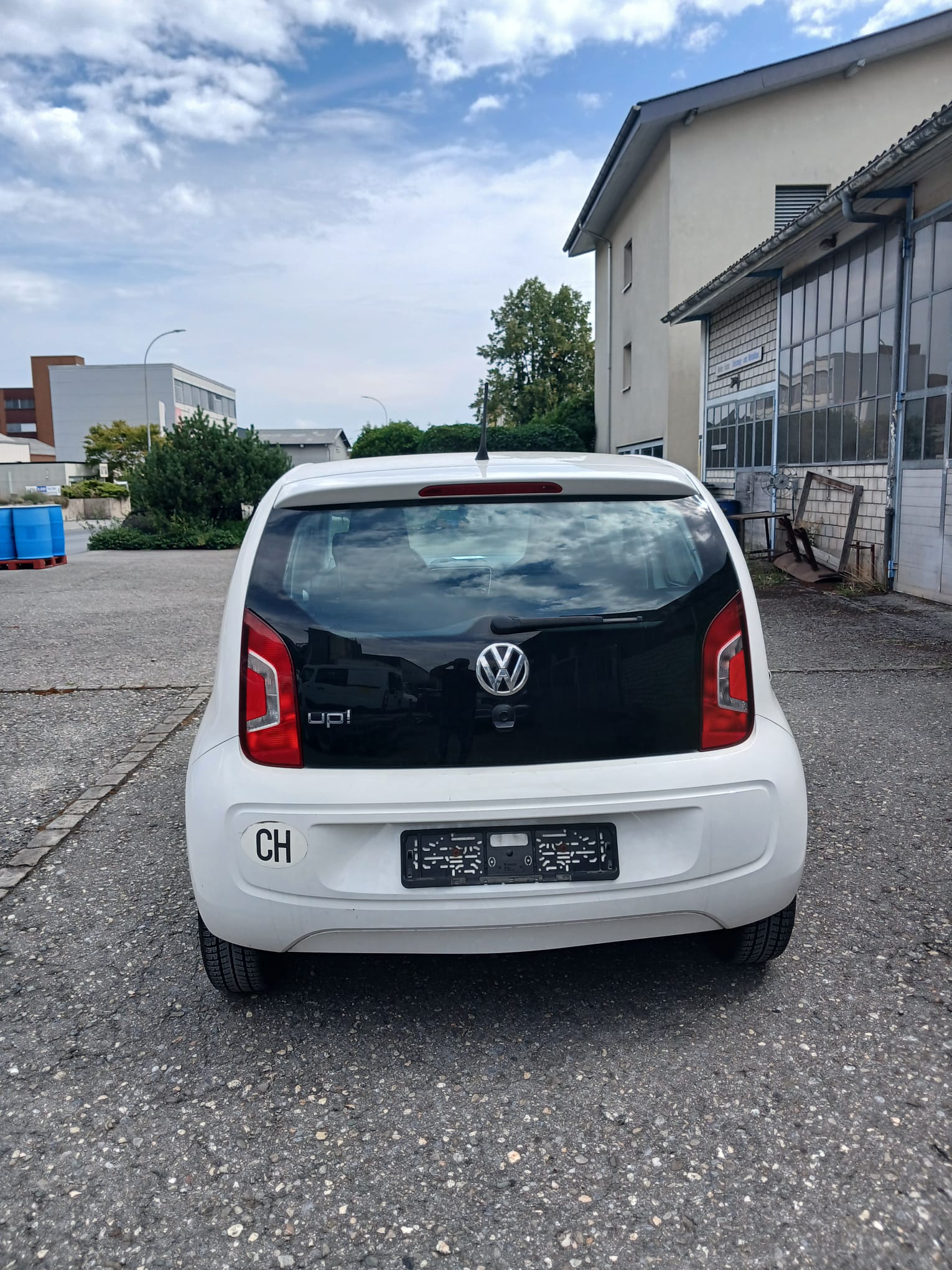 VW Up 1.0 black up Art on Ice-image-4