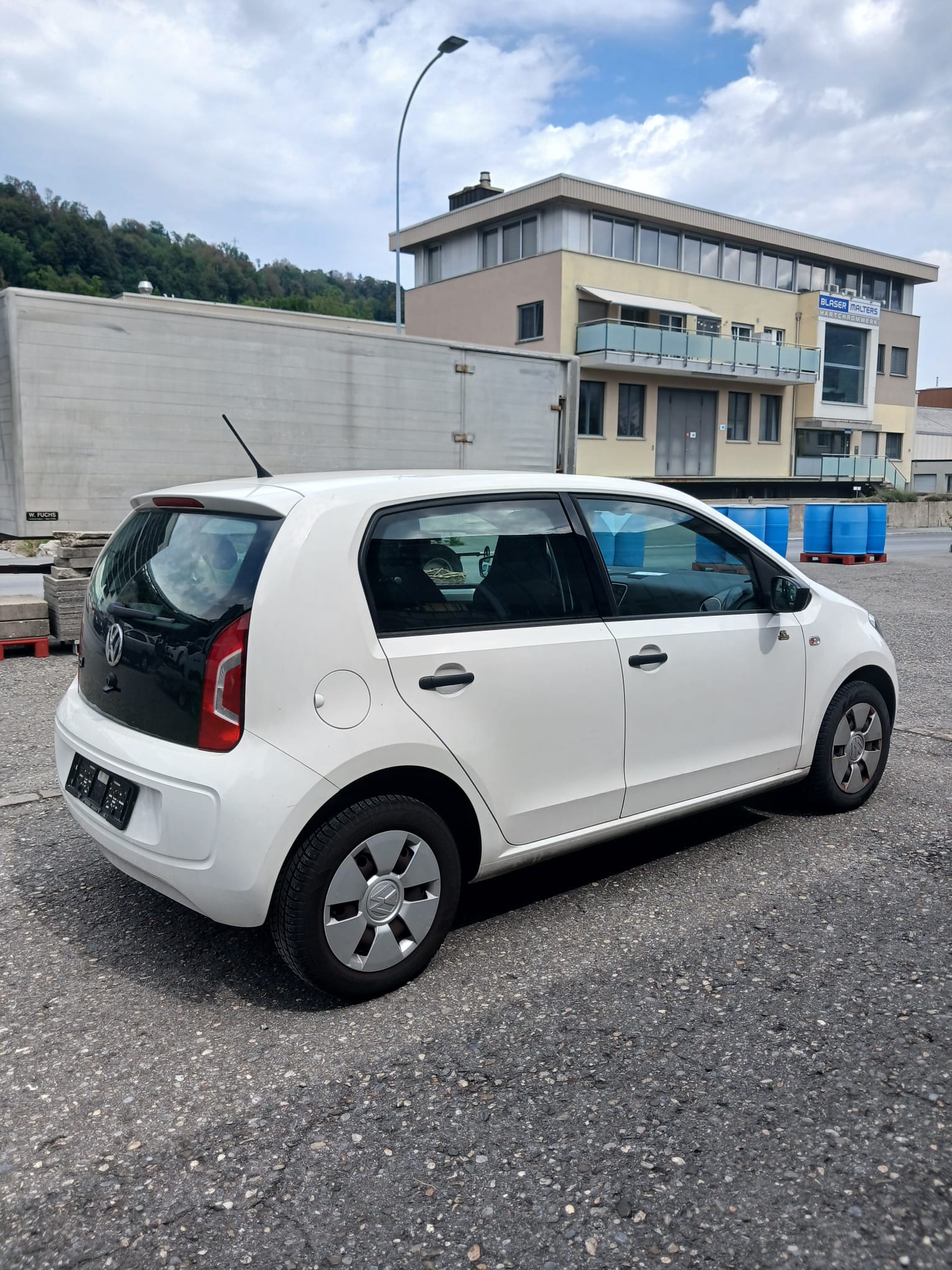 VW Up 1.0 black up Art on Ice-image-5