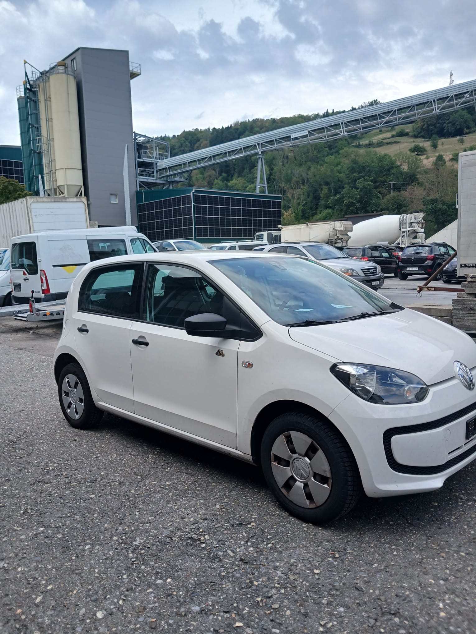 VW Up 1.0 black up Art on Ice-image-1