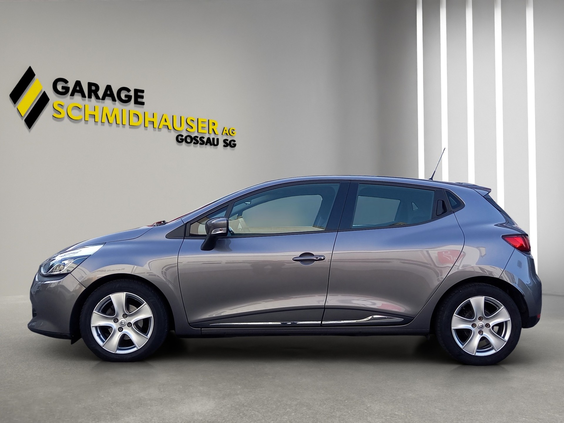 RENAULT Clio 1.2 TCe 120 Swiss Edition-image-1