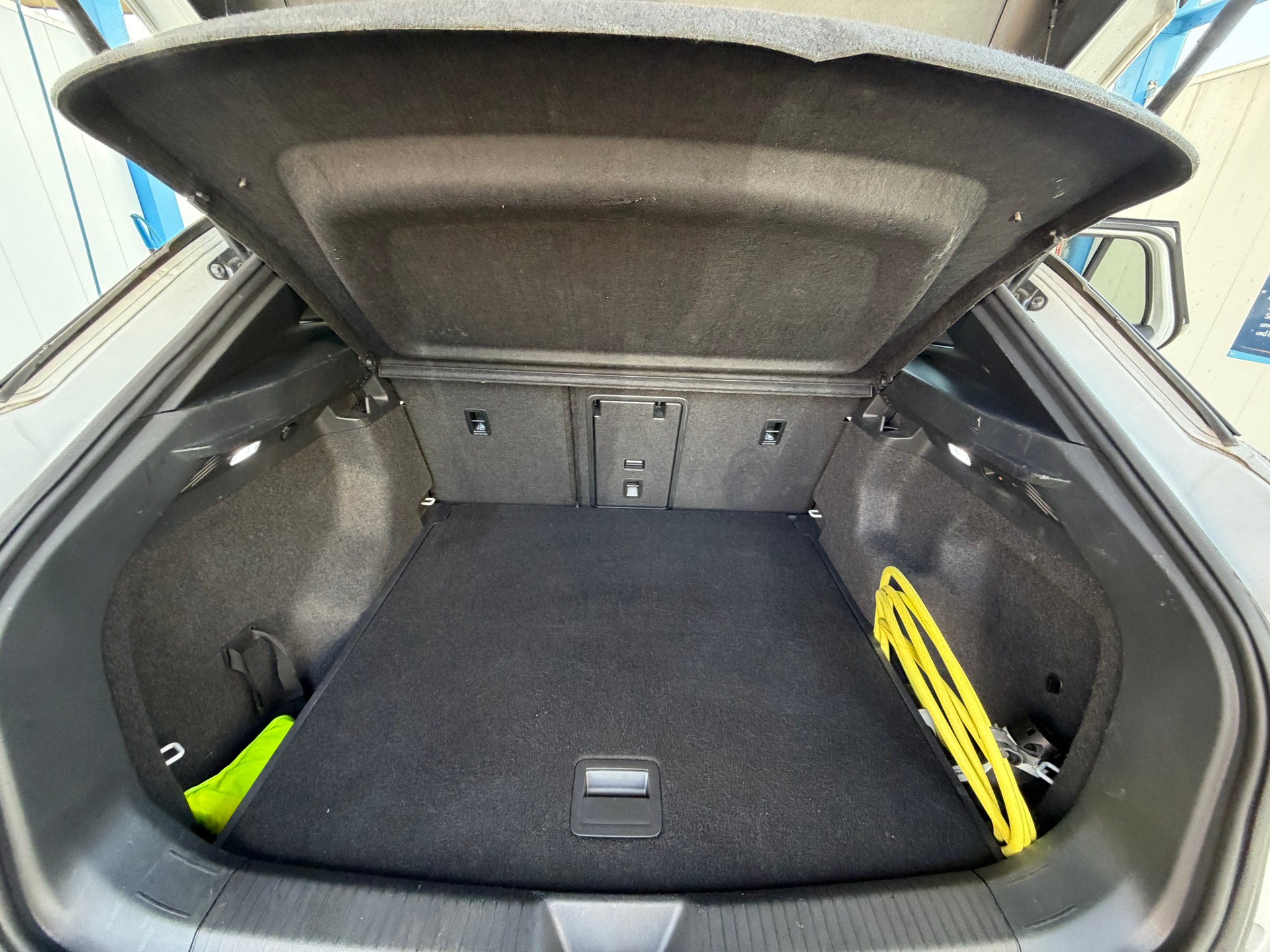 VW ID.4 Pro Performance 77 kWh Family-image-15