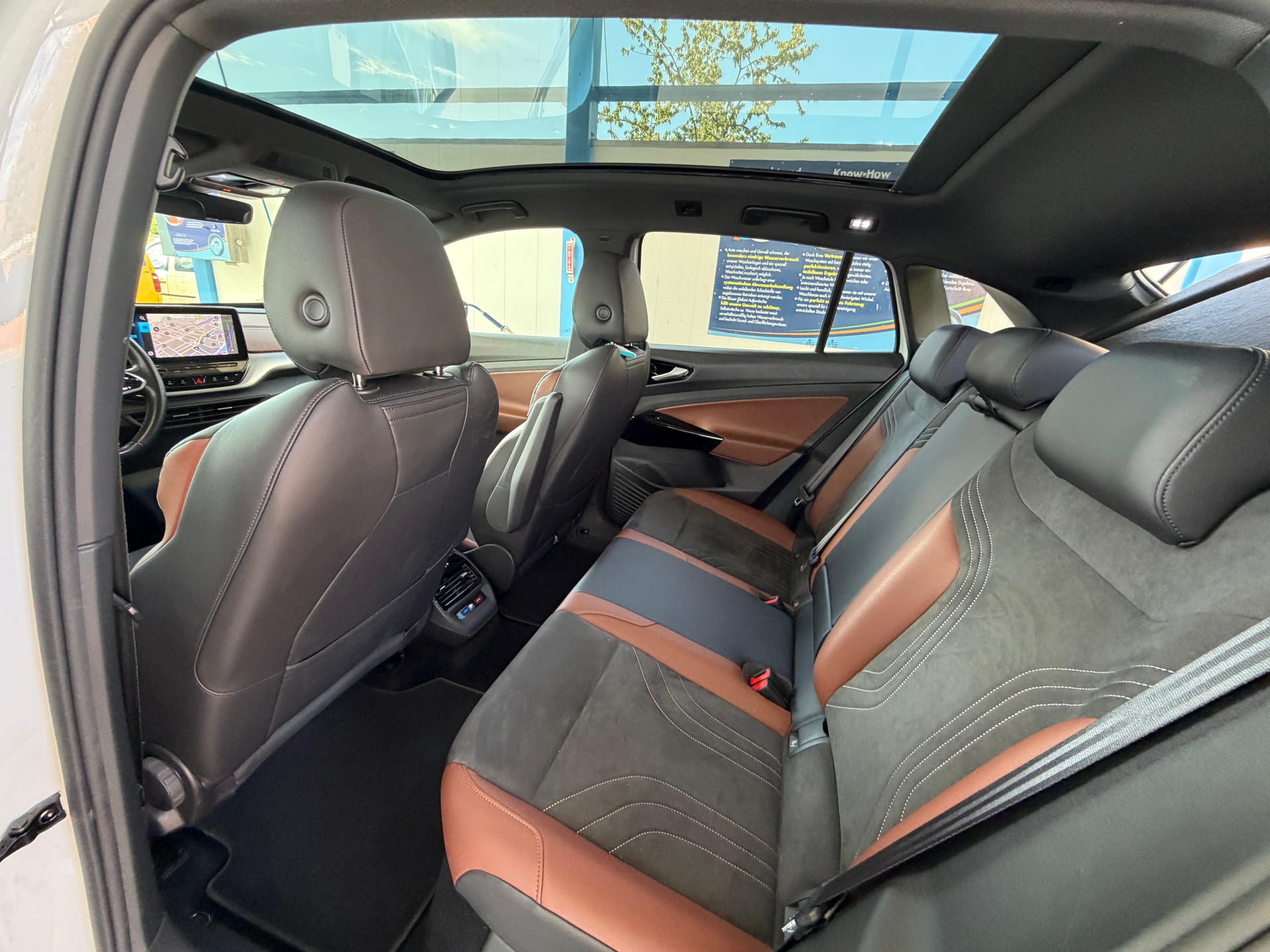 VW ID.4 Pro Performance 77 kWh Family-image-3