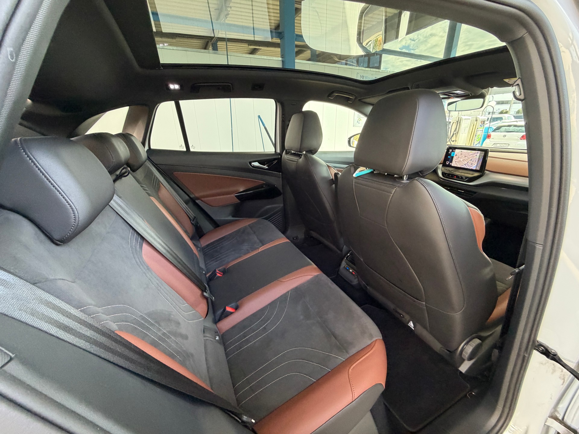 VW ID.4 Pro Performance 77 kWh Family-image-16