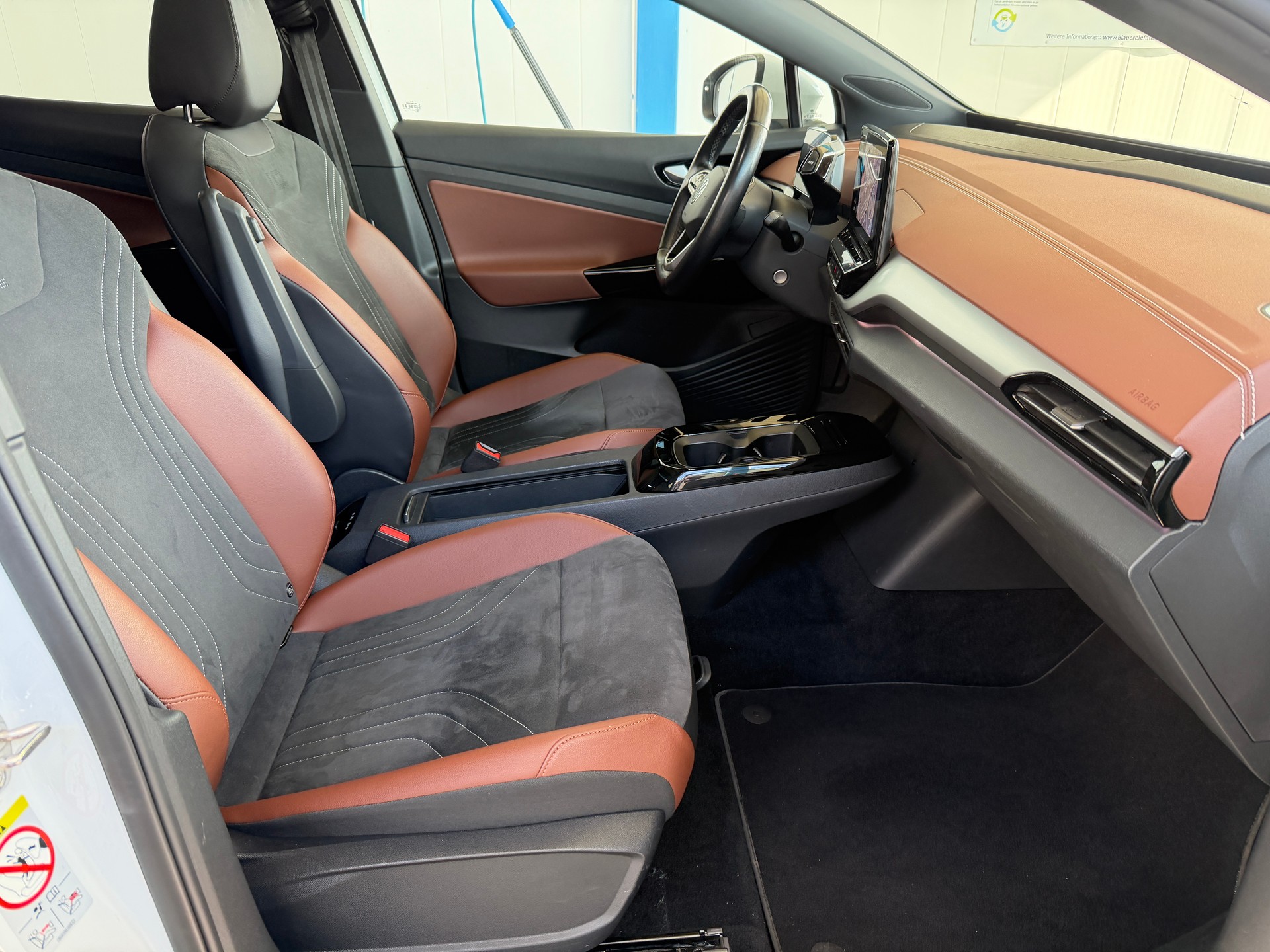 VW ID.4 Pro Performance 77 kWh Family-image-14