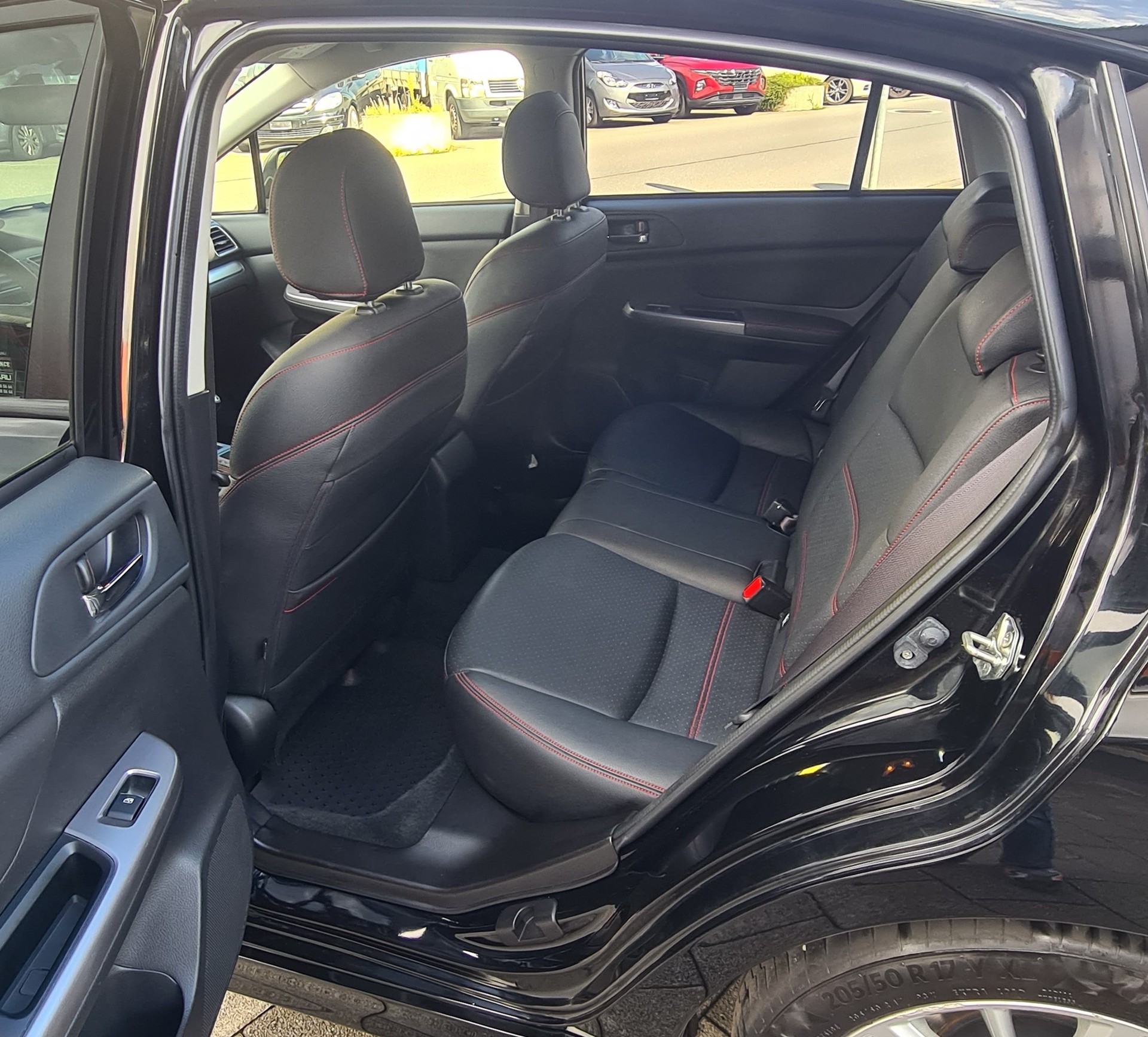 SUBARU Impreza 2.0 Swiss Sport-image-11