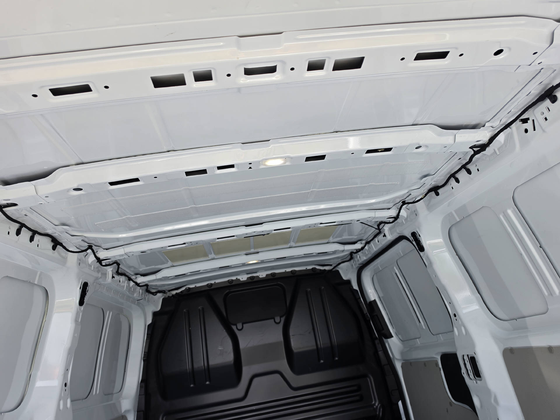 VW Transporter Kaw. 3500 2.0 TDI 150-image-11