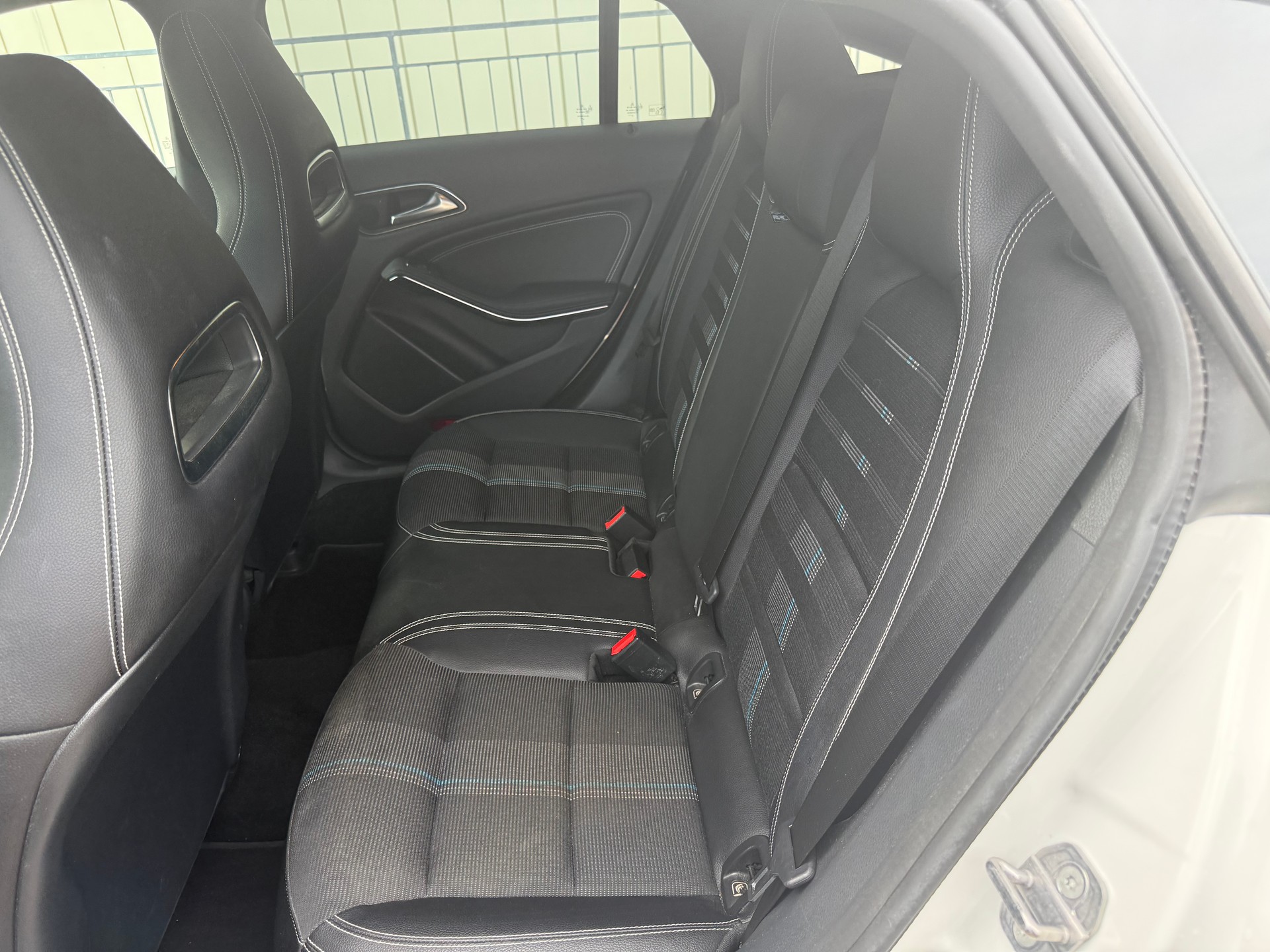 MERCEDES-BENZ CLA Shooting Brake 180 Urban 7G-DCT-image-5