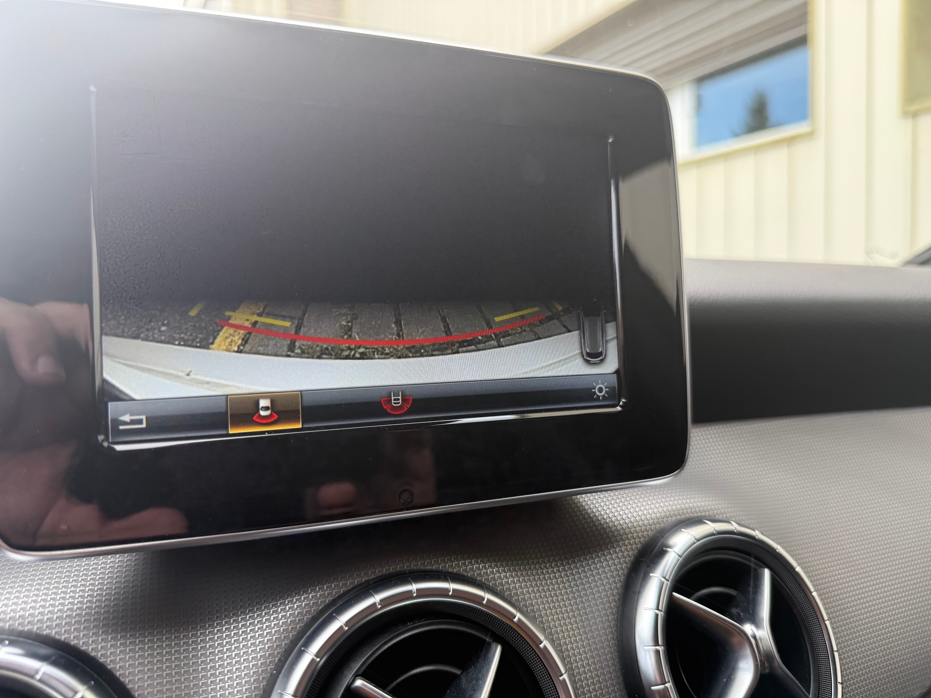 MERCEDES-BENZ CLA Shooting Brake 180 Urban 7G-DCT-image-7