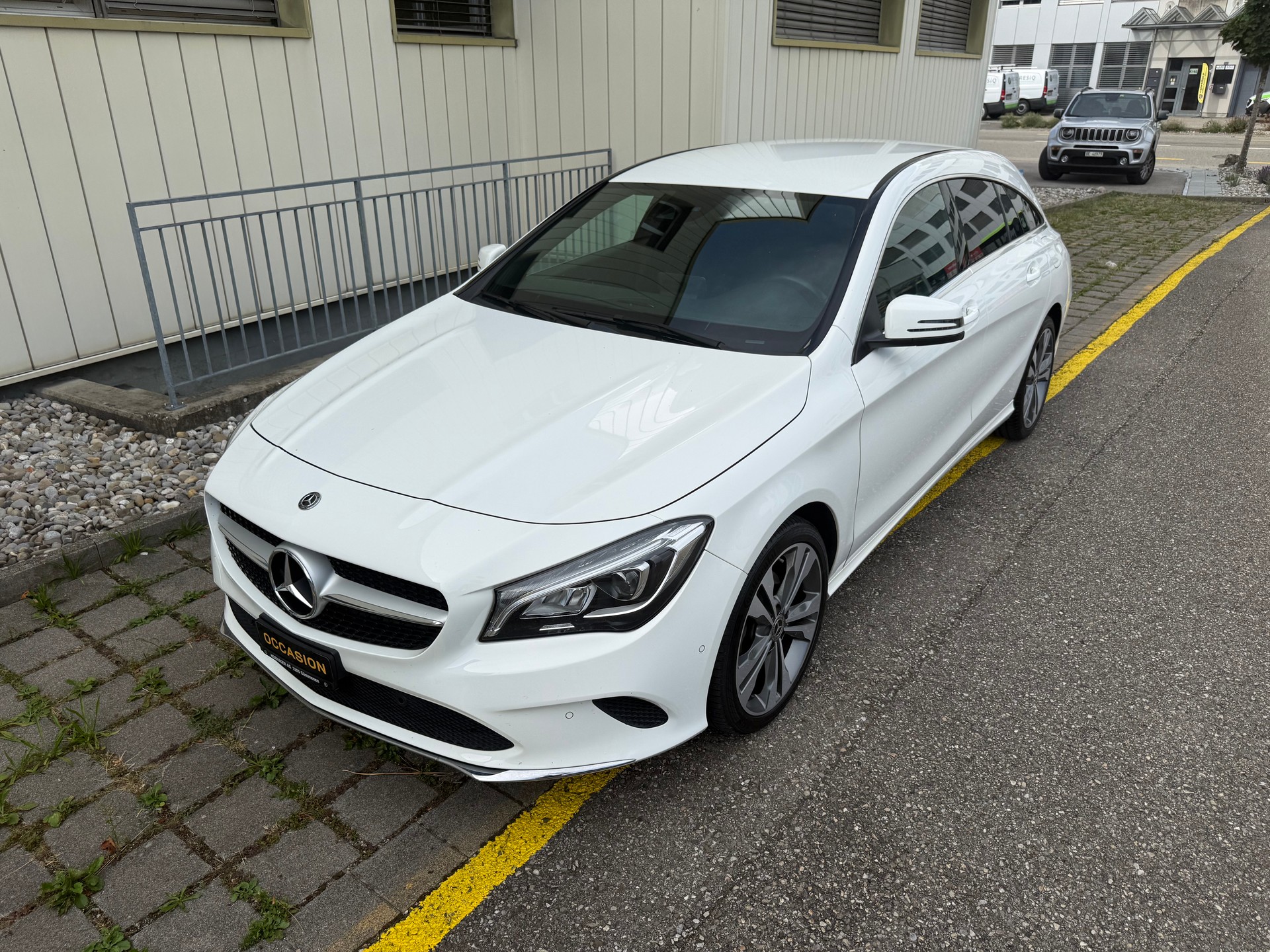 MERCEDES-BENZ CLA Shooting Brake 180 Urban 7G-DCT-image-1