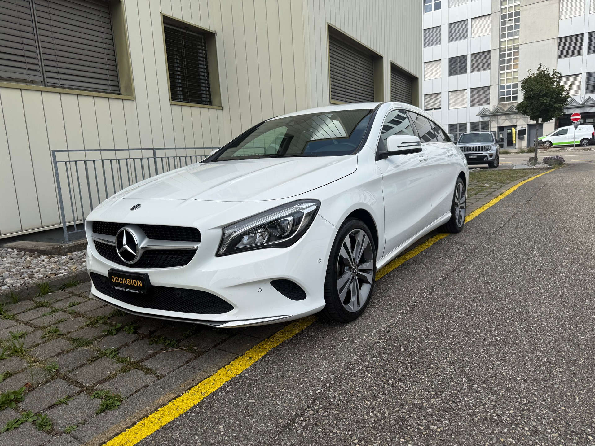 MERCEDES-BENZ CLA Shooting Brake 180 Urban 7G-DCT-image-0