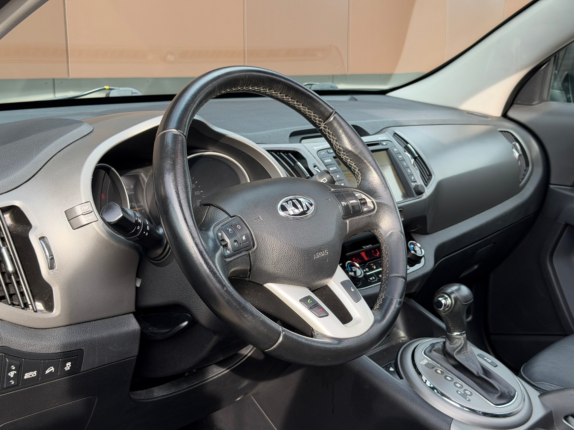 KIA Sportage 2.0 CRDi Trend 4WD Automatic *Facelift* *Panorama*-image-10