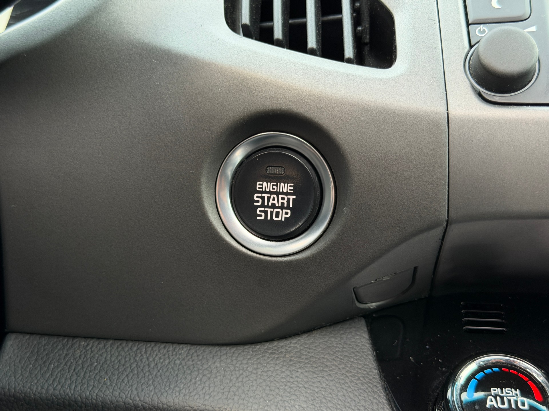 KIA Sportage 2.0 CRDi Trend 4WD Automatic *Facelift* *Panorama*-image-25