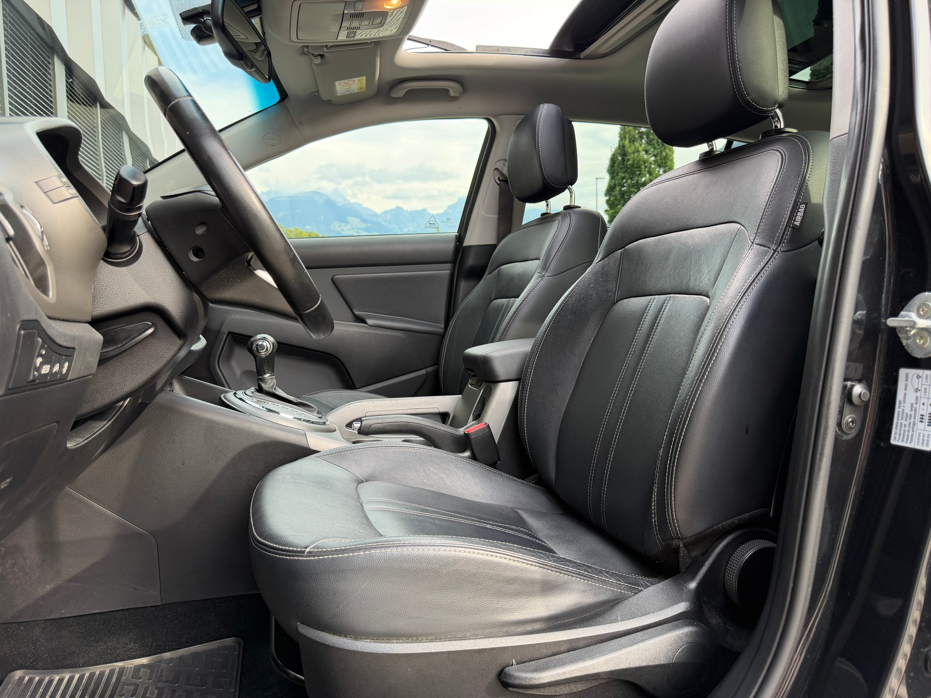 KIA Sportage 2.0 CRDi Trend 4WD Automatic *Facelift* *Panorama*-image-12