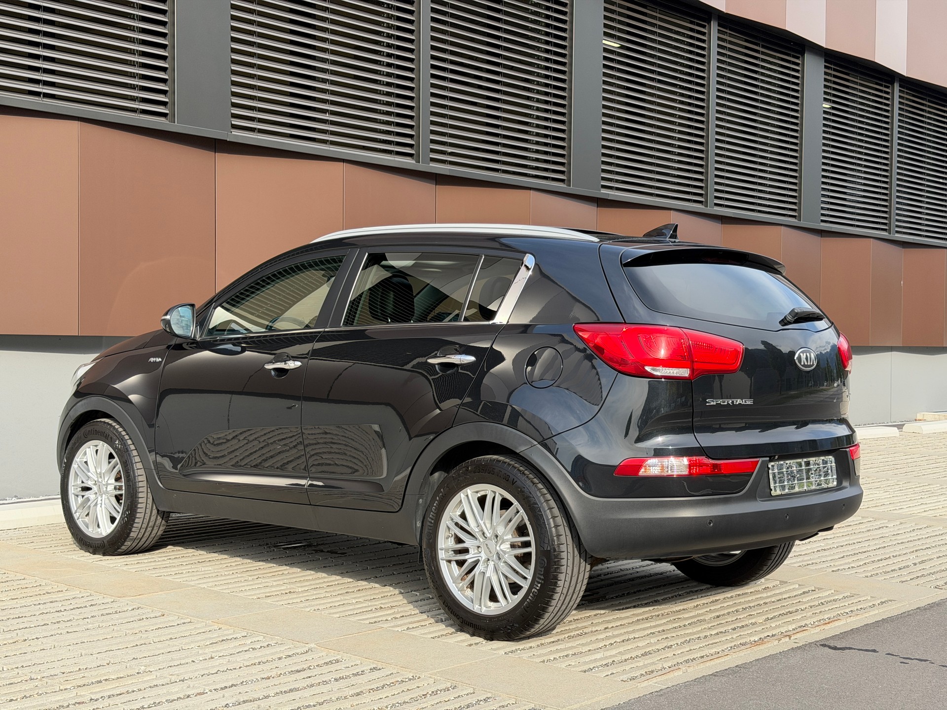 KIA Sportage 2.0 CRDi Trend 4WD Automatic *Facelift* *Panorama*-image-3