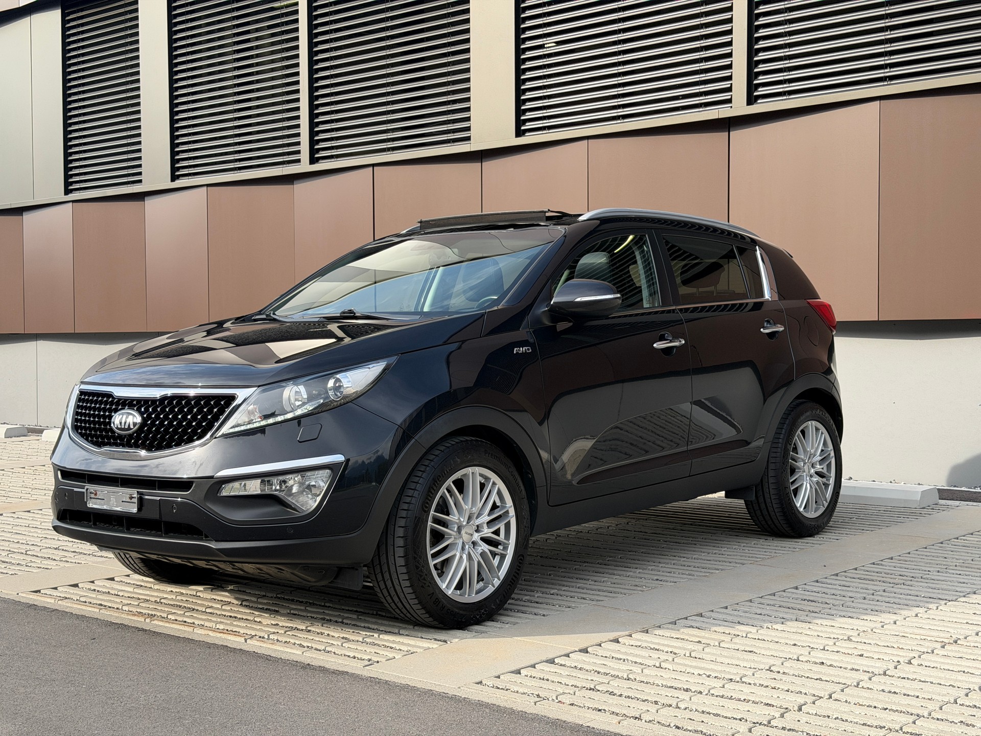 KIA Sportage 2.0 CRDi Trend 4WD Automatic *Facelift* *Panorama*-image-0